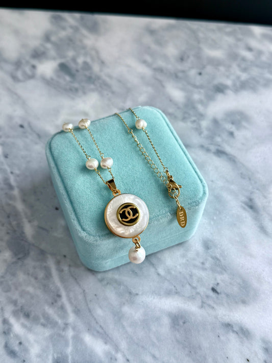 ❗️PLEASE READ RE SLIGHT IMPERFECTION* 🤍 MOTHER OF PEARL One of a kind Authentic Reworked button necklace