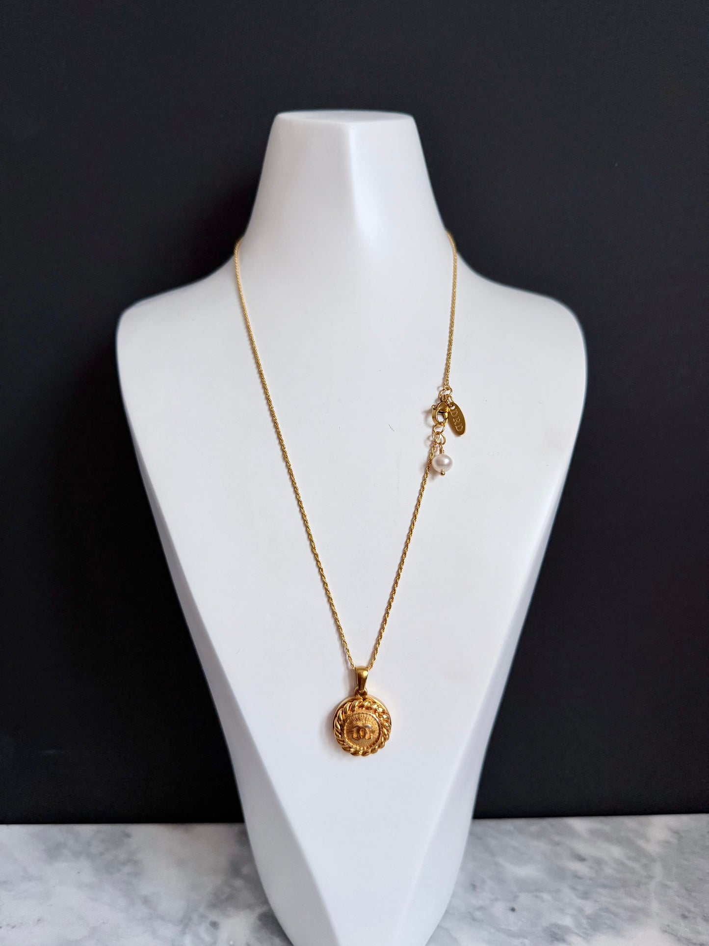 ✨RARE Vintage Authentic button Necklace