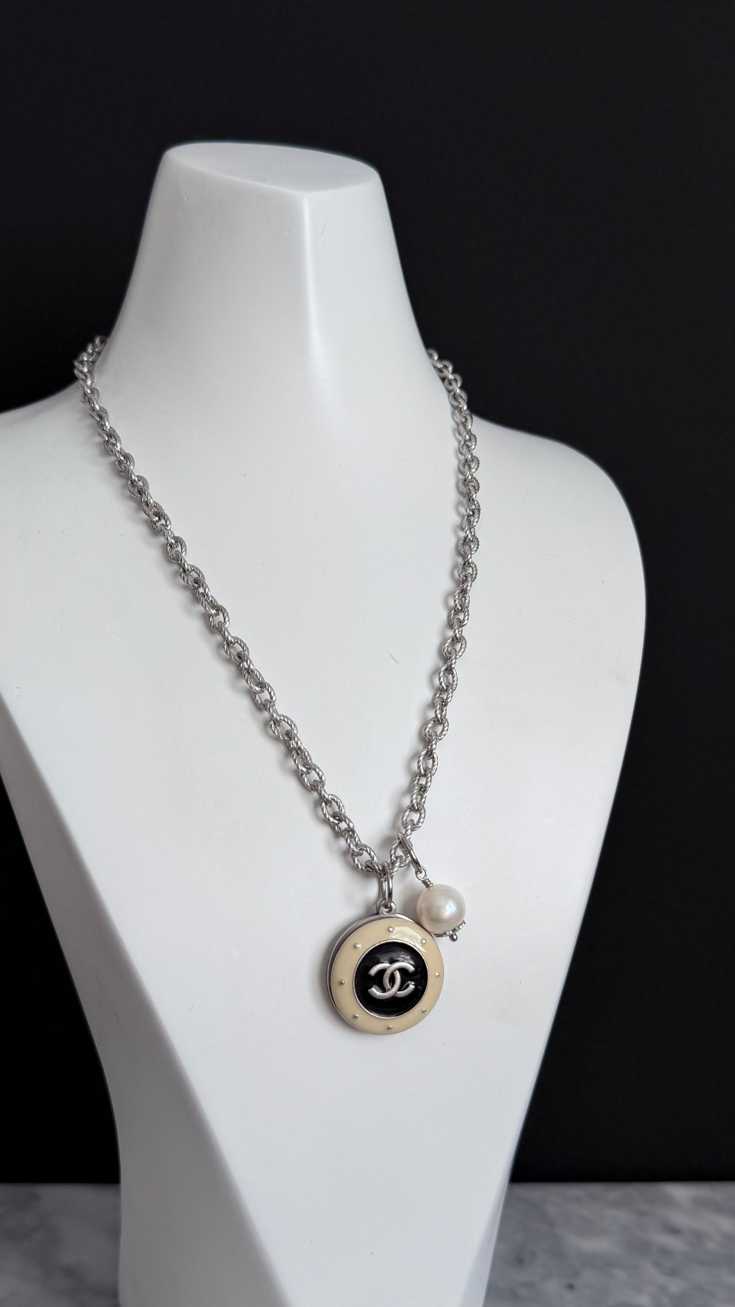 🖤 LARGE Authentic Reworked Button Necklace