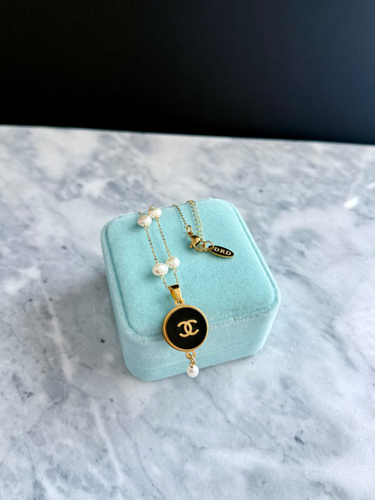 🖤 One of a kind delicate Rare Vintage Authentic Reworked button necklace