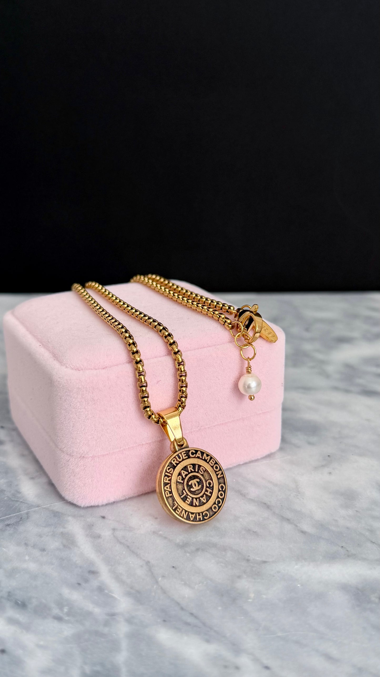 ✨Large Vintage gold Authentic reworked pendant Necklace