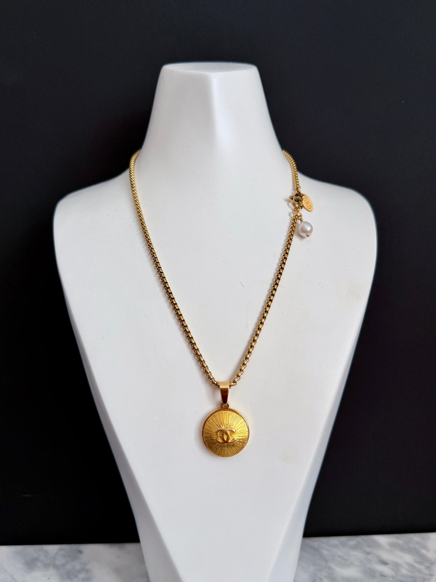 ✨Extremely rare Authentic Reworked gold Button Necklace