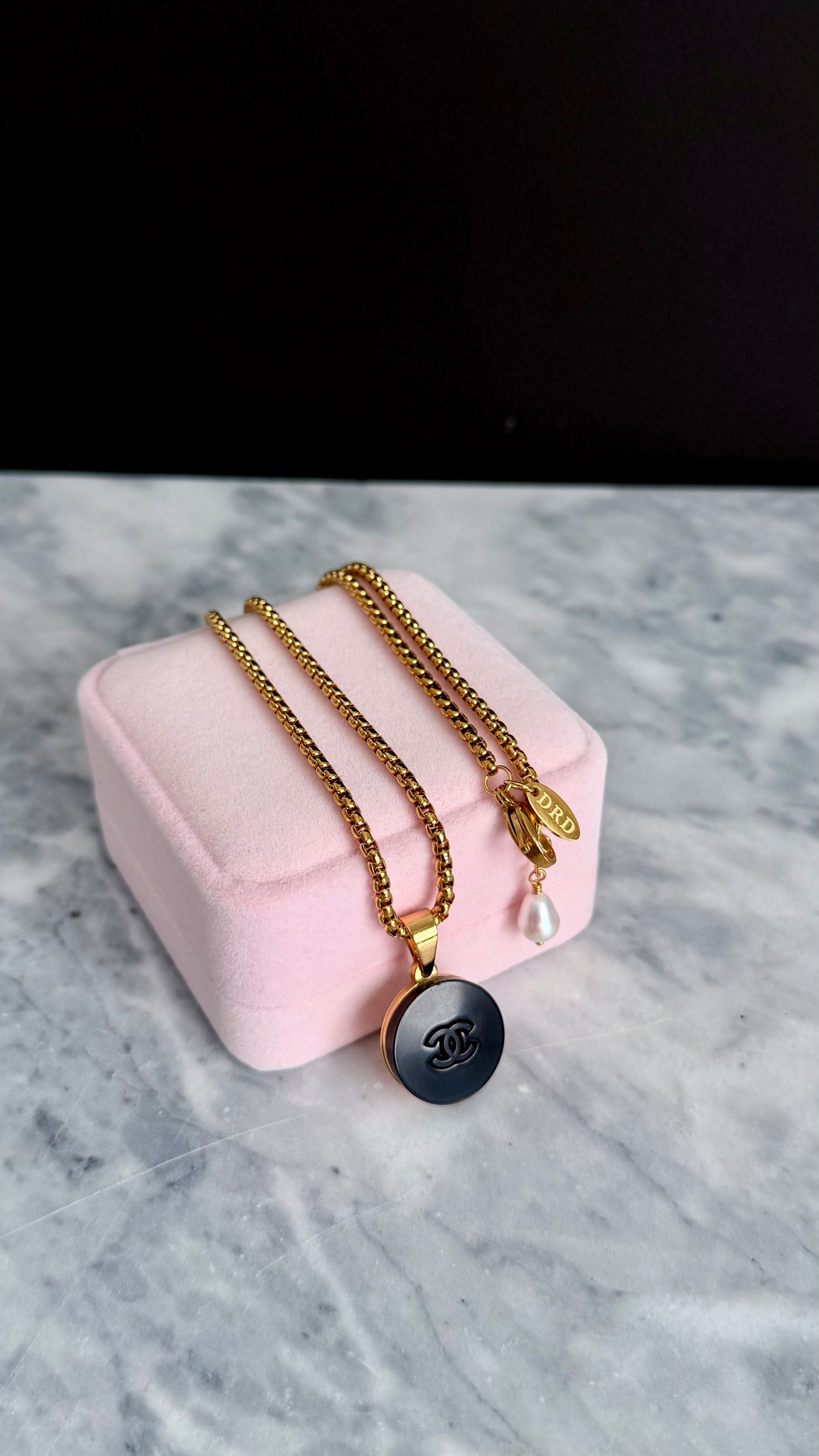 🖤 super rare reworked black button necklace