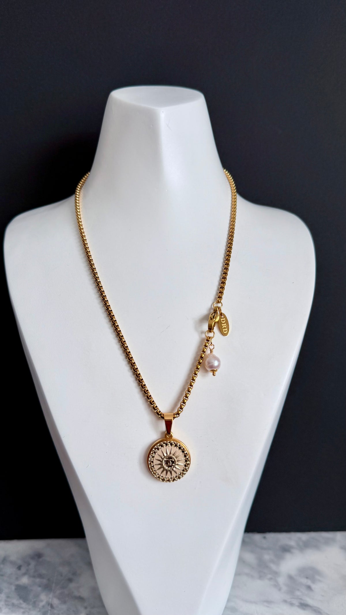 💛 Rare gold enamel button necklace 1 out of 2 medium size