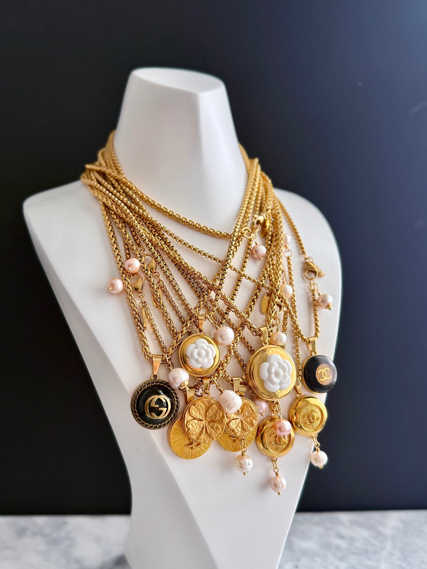 ✨EXTREMELY RARE VINTAGE reworked button necklace