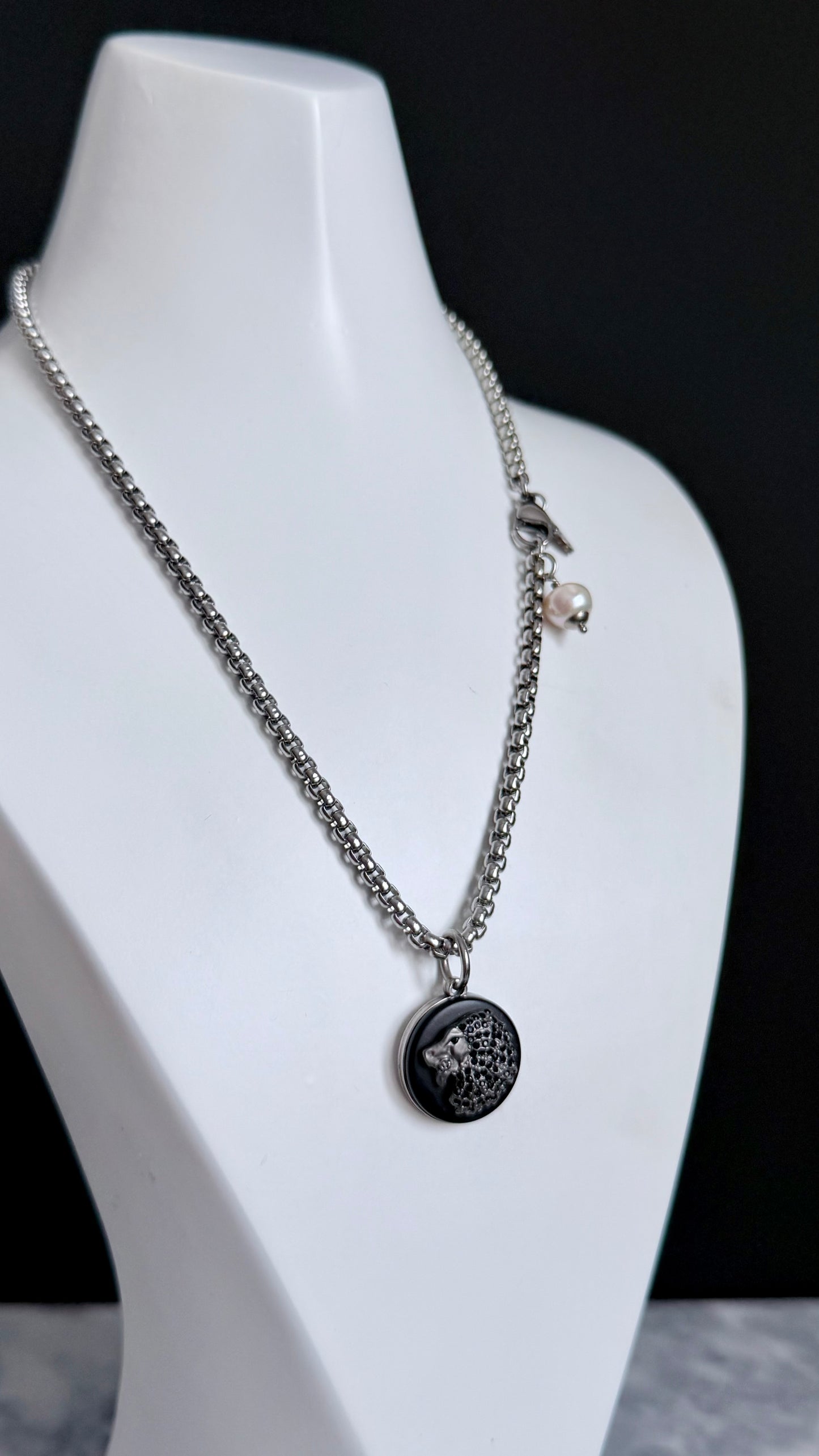 🖤 Lion Head • Authentic Reworked Button Necklace