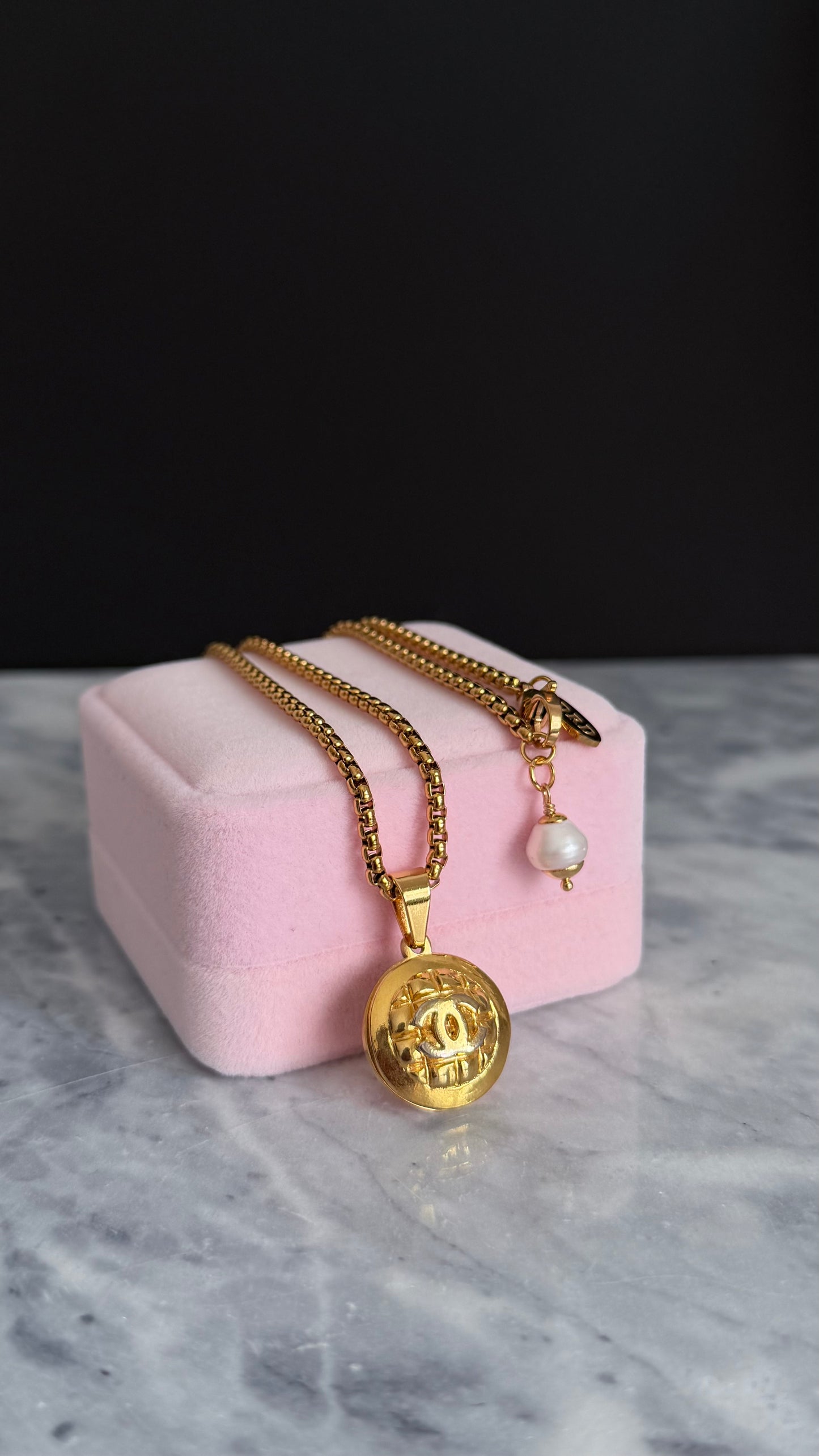 ✨Super rare Vintage Authentic reworked Gold button Necklace