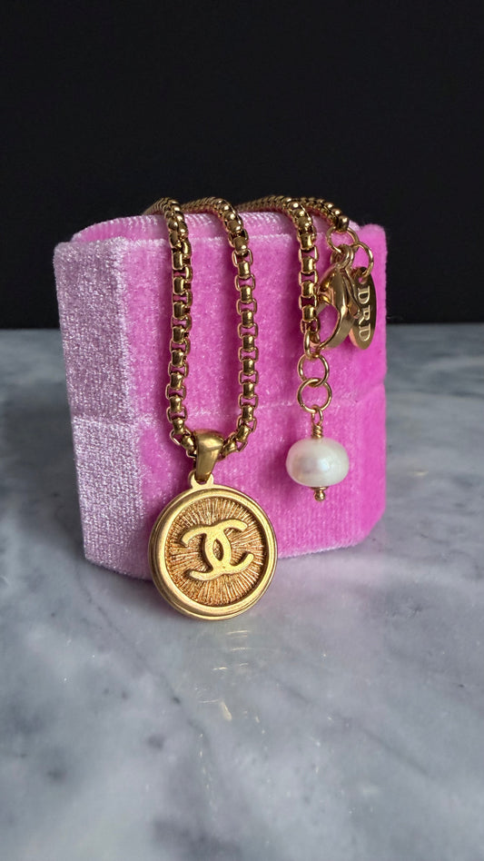 ✨ Extremely rare Authentic Reworked gold Button Necklace