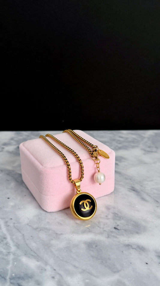 🖤 EXTREMELY RARE reworked button necklace