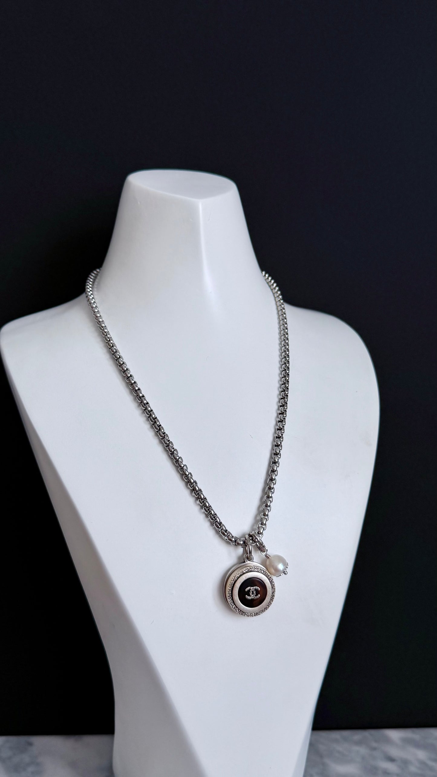 🤍 Extremely rare Vintage Authentic reworked button Necklace - ONE OF A KIND