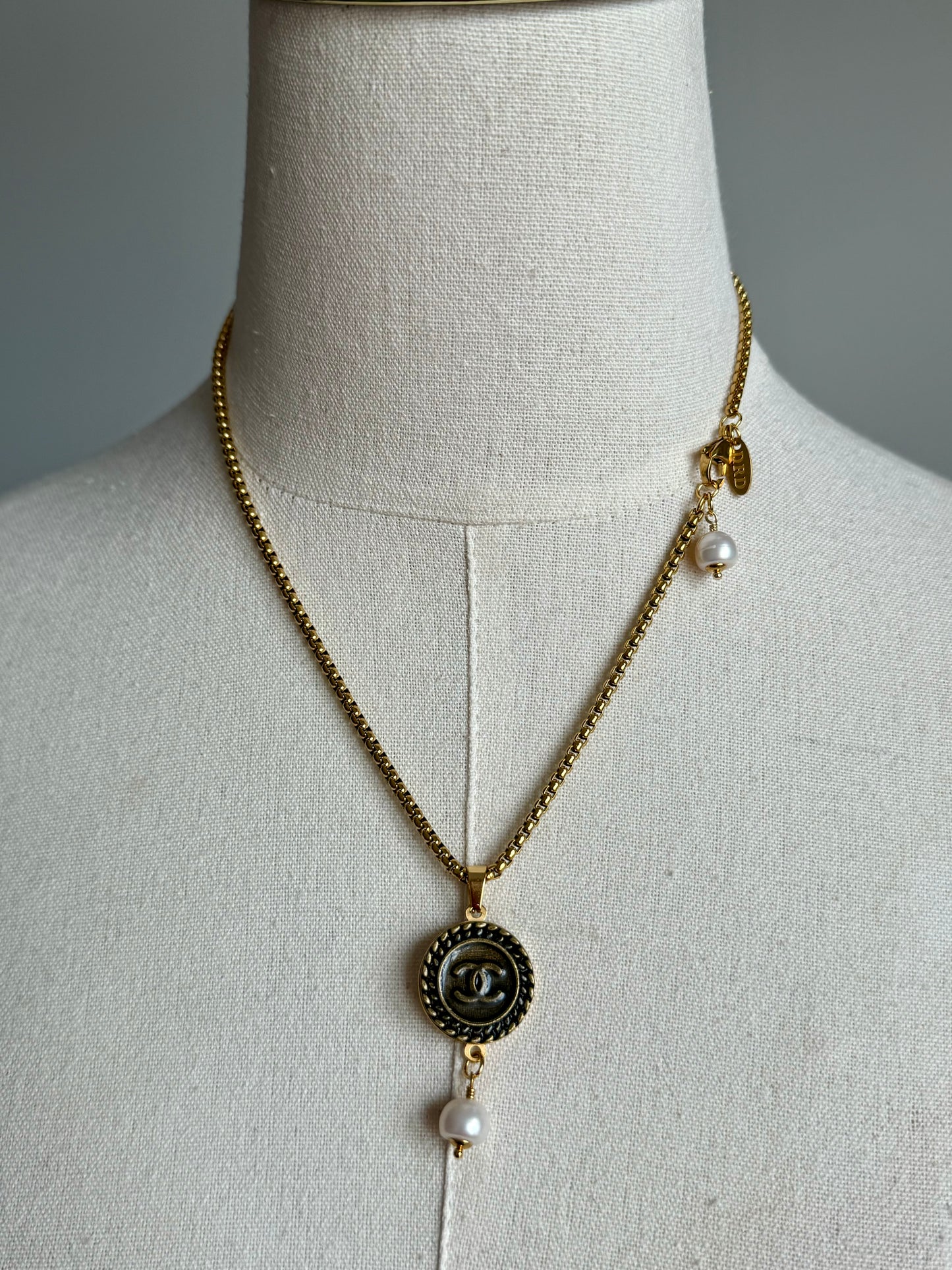 💛 Vintage Authentic reworked Antique Gold button Necklace