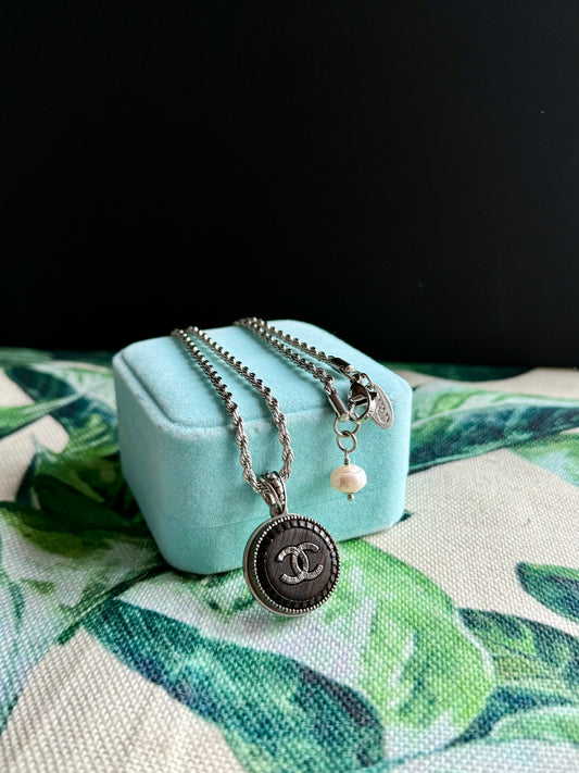 🤎 Authentic Reworked silver Button Necklace