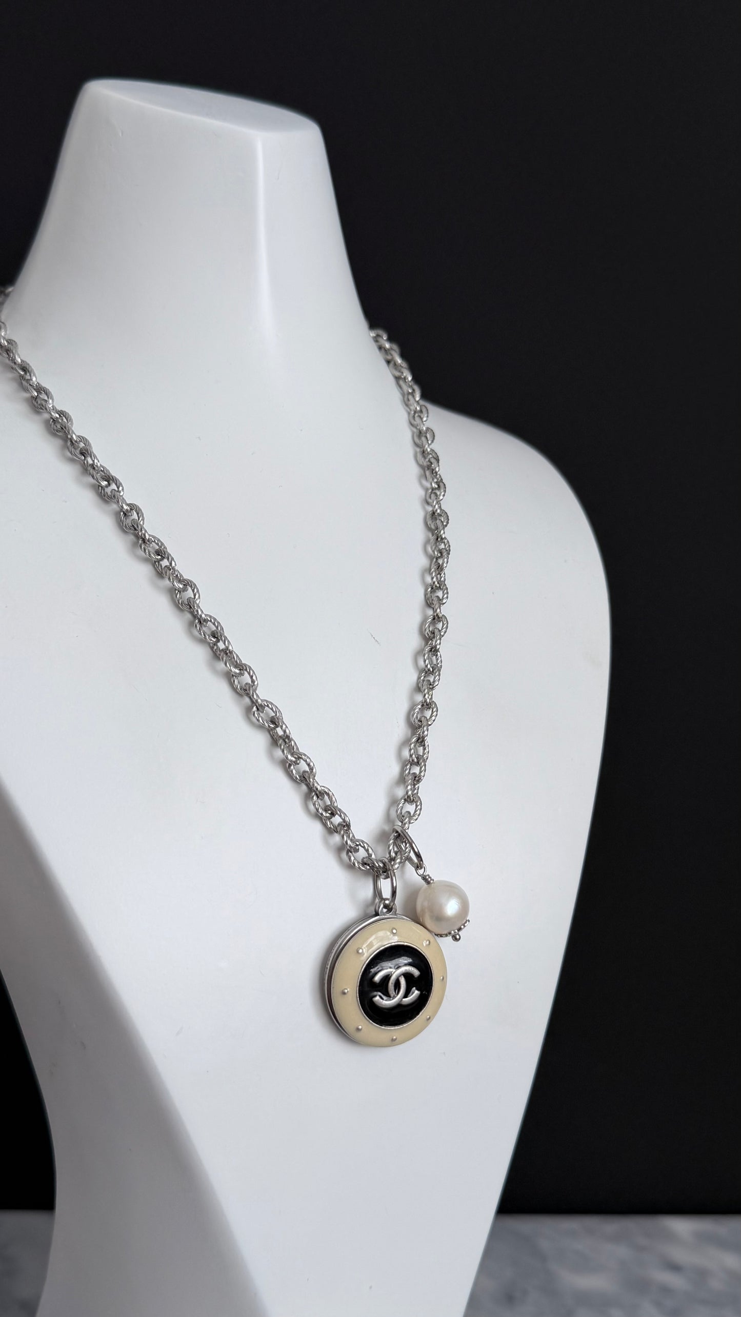 🖤 LARGE Authentic Reworked Button Necklace