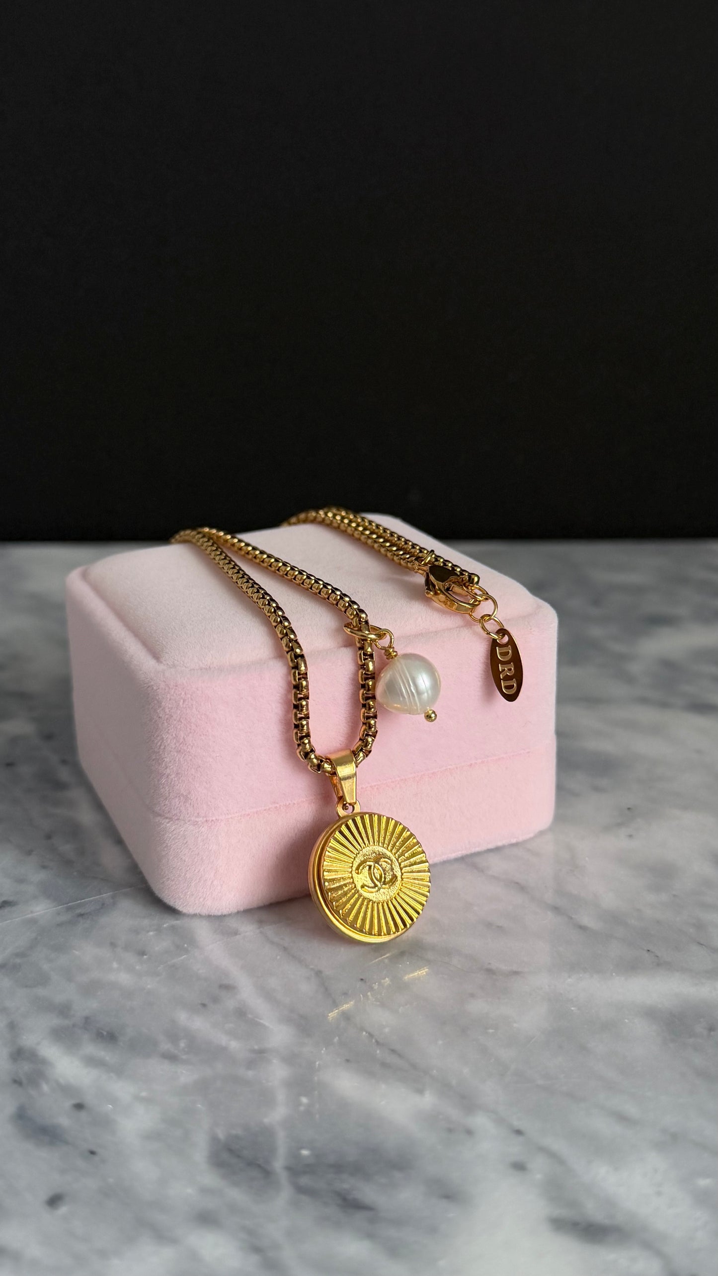 ❤️EXTREMELY RARE reworked button necklace