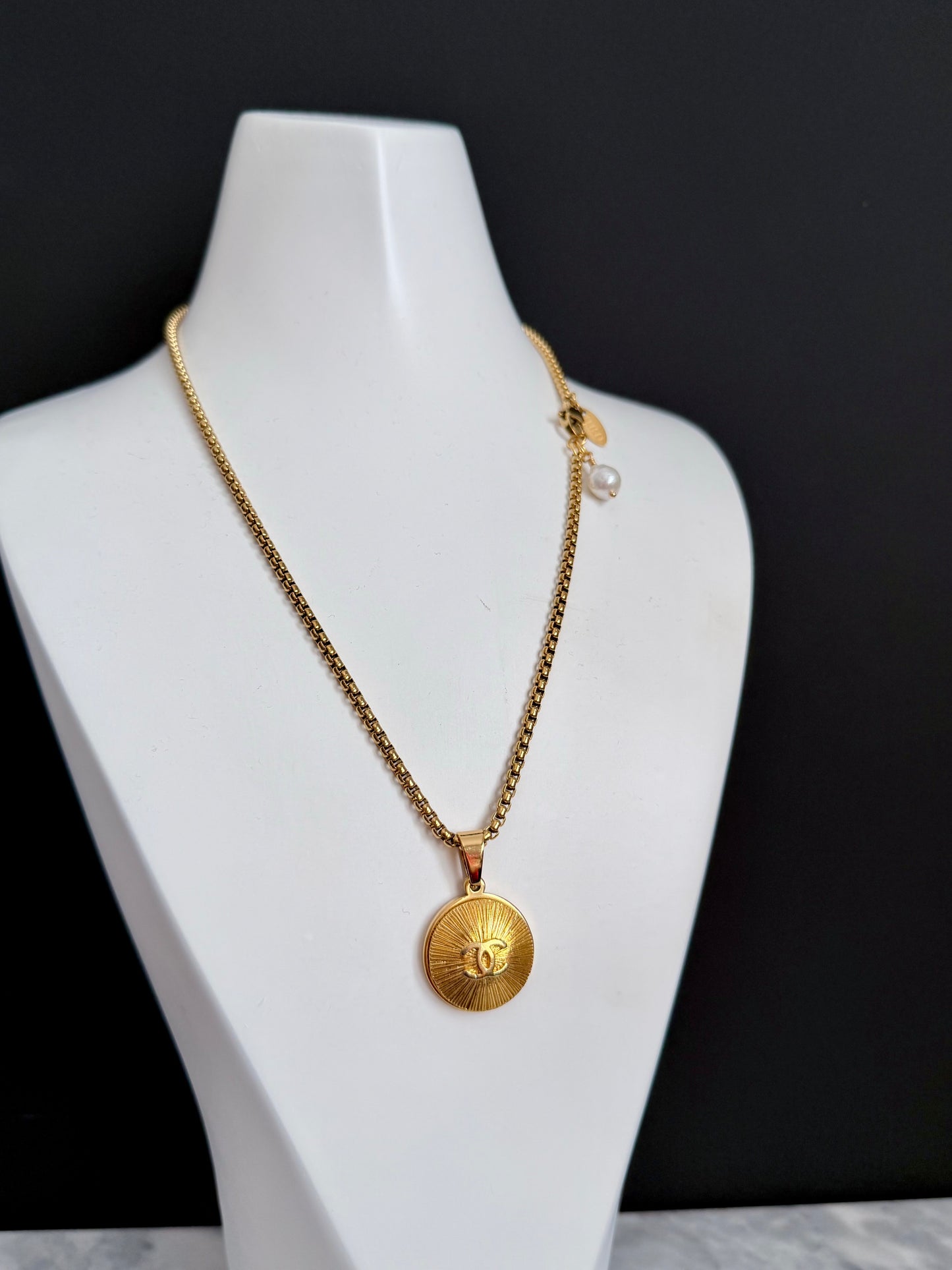 ✨Extremely rare Authentic Reworked gold Button Necklace