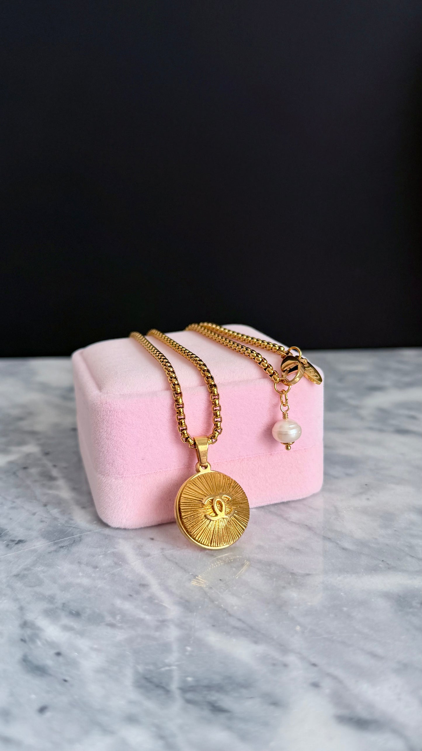 ✨ Extremely rare Authentic Reworked gold Button Necklace