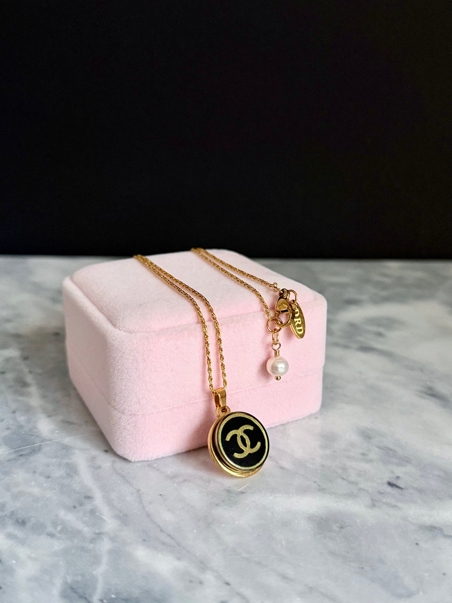 ✨RARE Vintage Authentic button Necklace