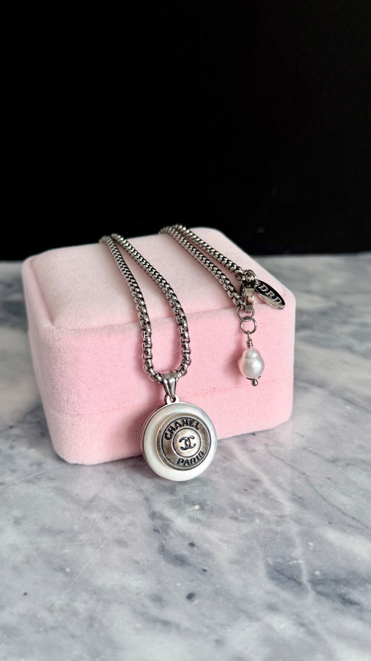 🌸 MOTHER OF PEARL One of a kind Authentic Reworked button necklace