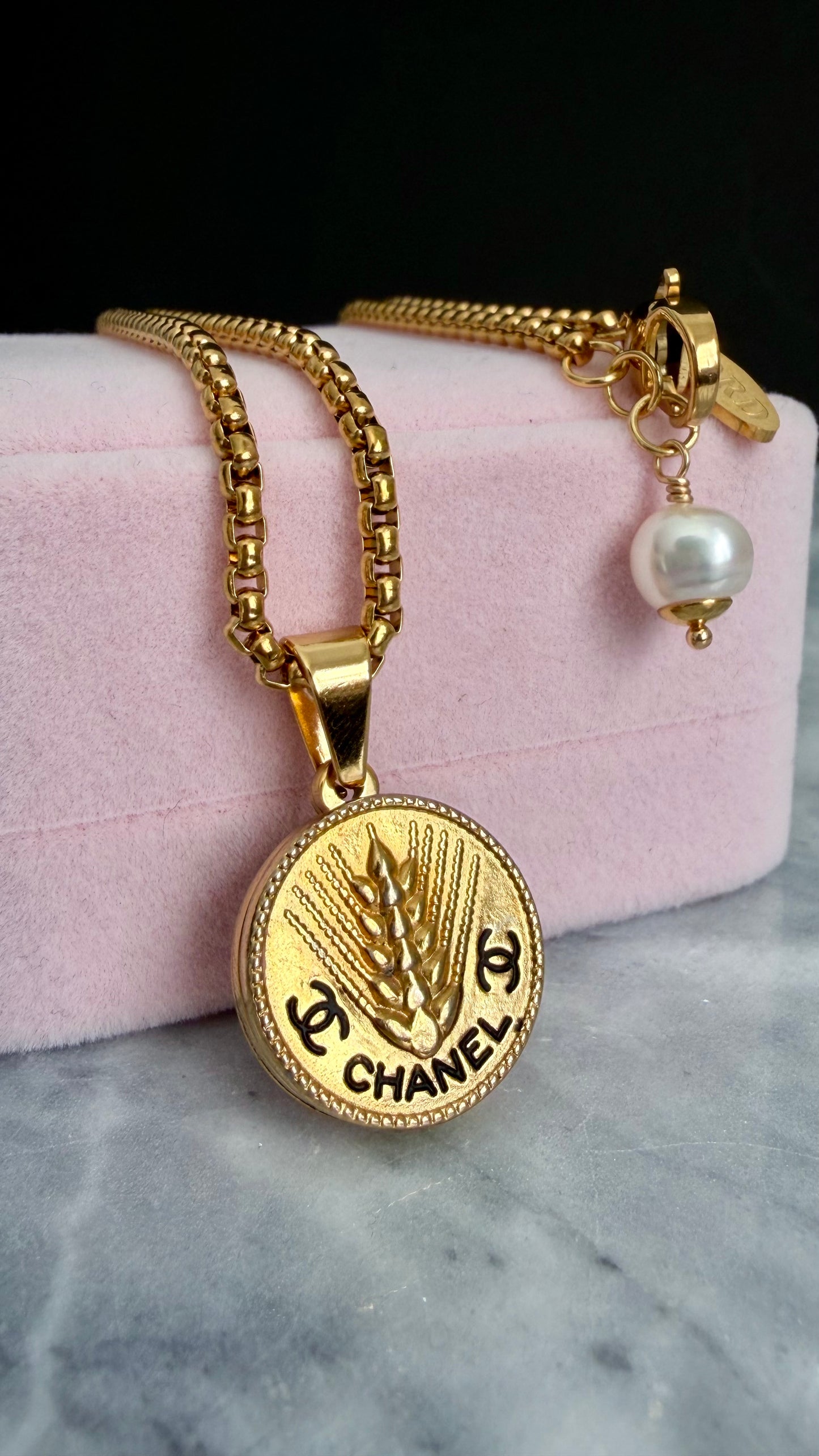 ✨Extremely rare Authentic Reworked gold Button Necklace