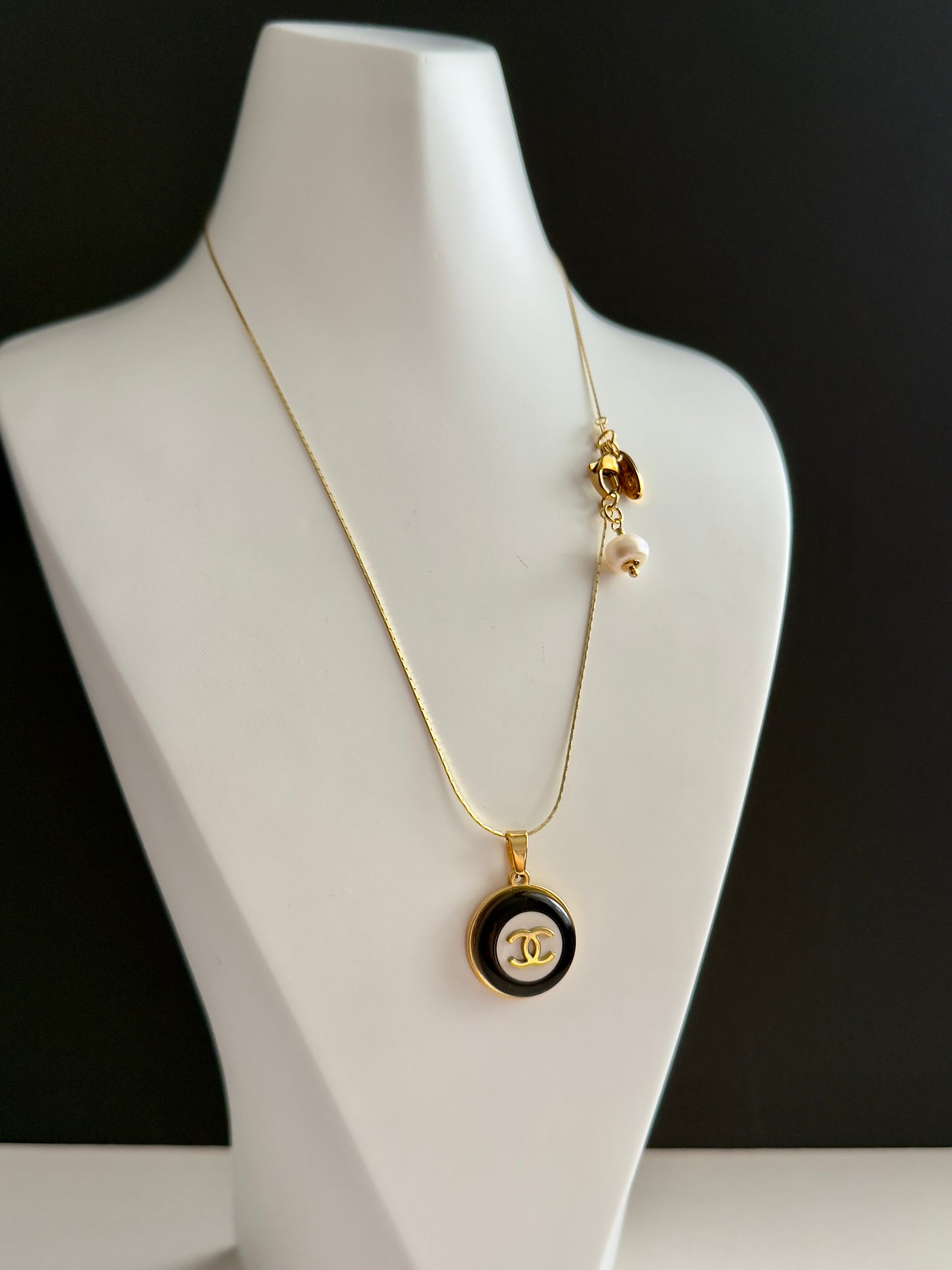 ✨ EXTREMELY RARE MO and Authentic reworked Gold button Necklace