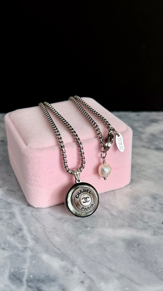 🖤 BLACK MOTHER OF PEARL One of a kind Authentic Reworked button necklace