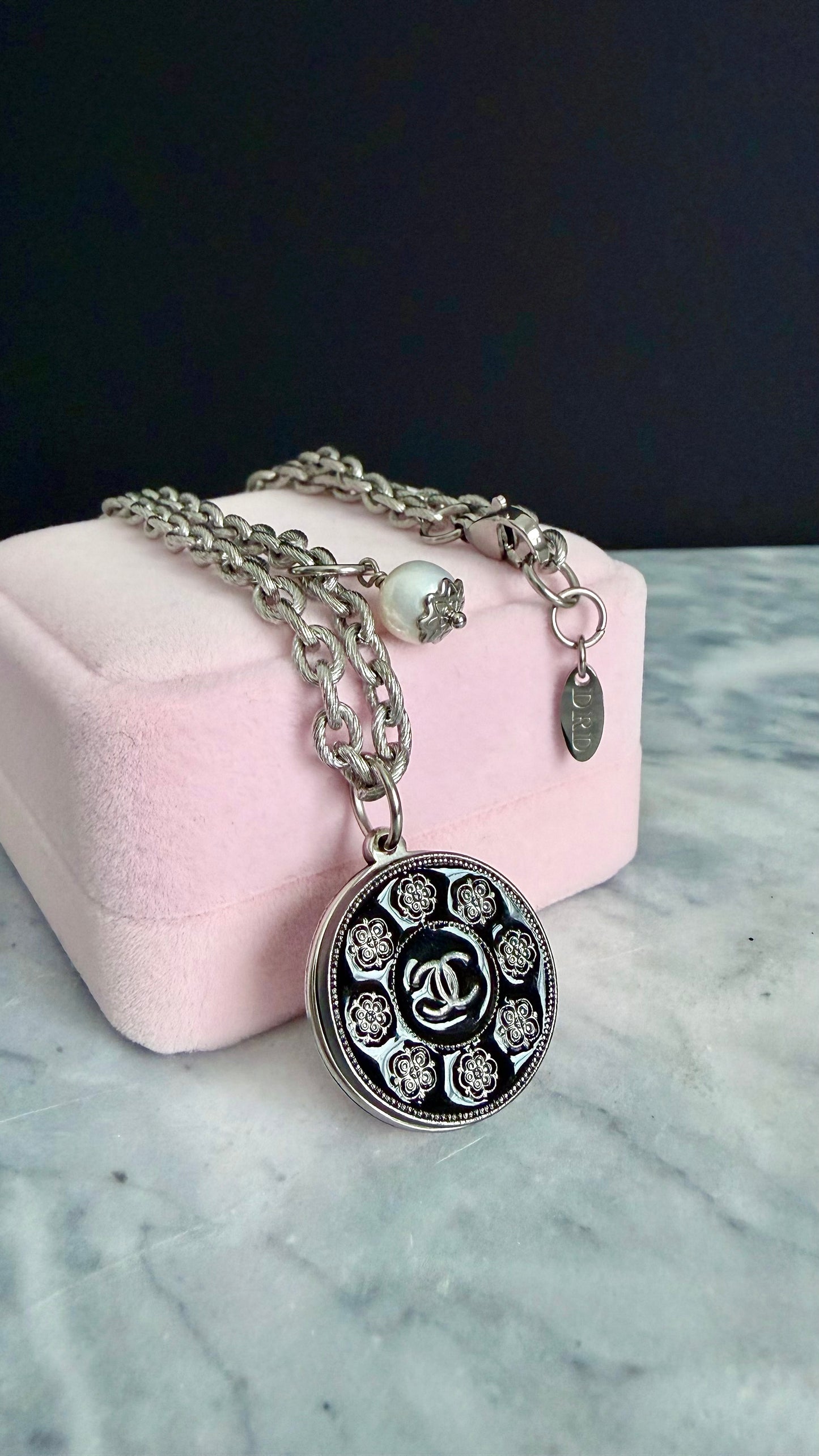 🖤 LARGE Authentic Reworked Button Necklace