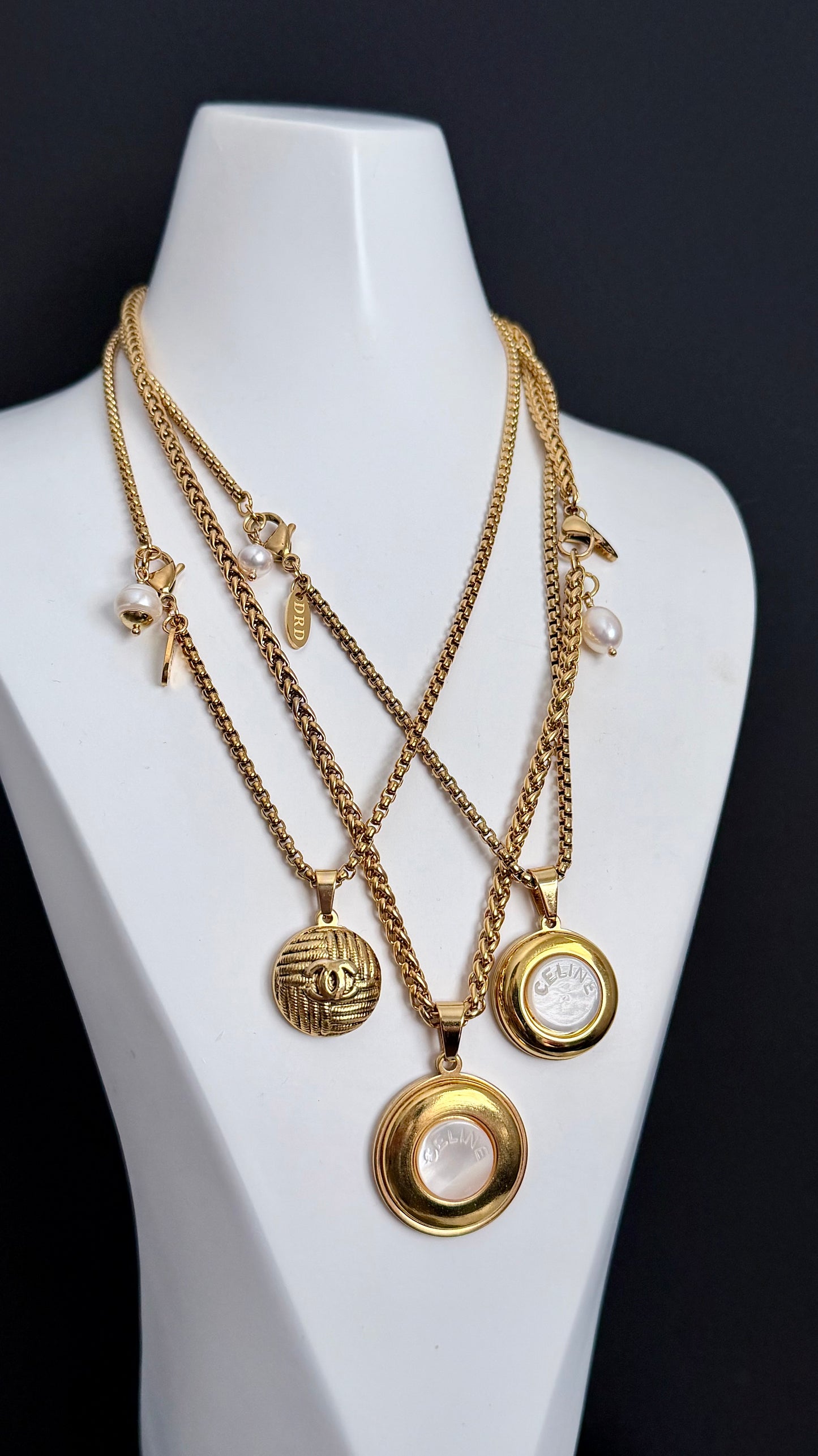 ✨ Extremely rare Authentic Reworked gold Button Necklace