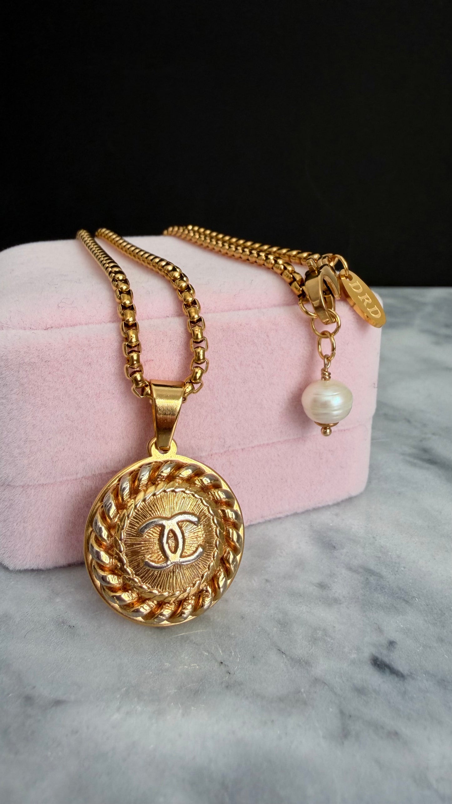 ✨Super rare Vintage Authentic reworked Gold button Necklace