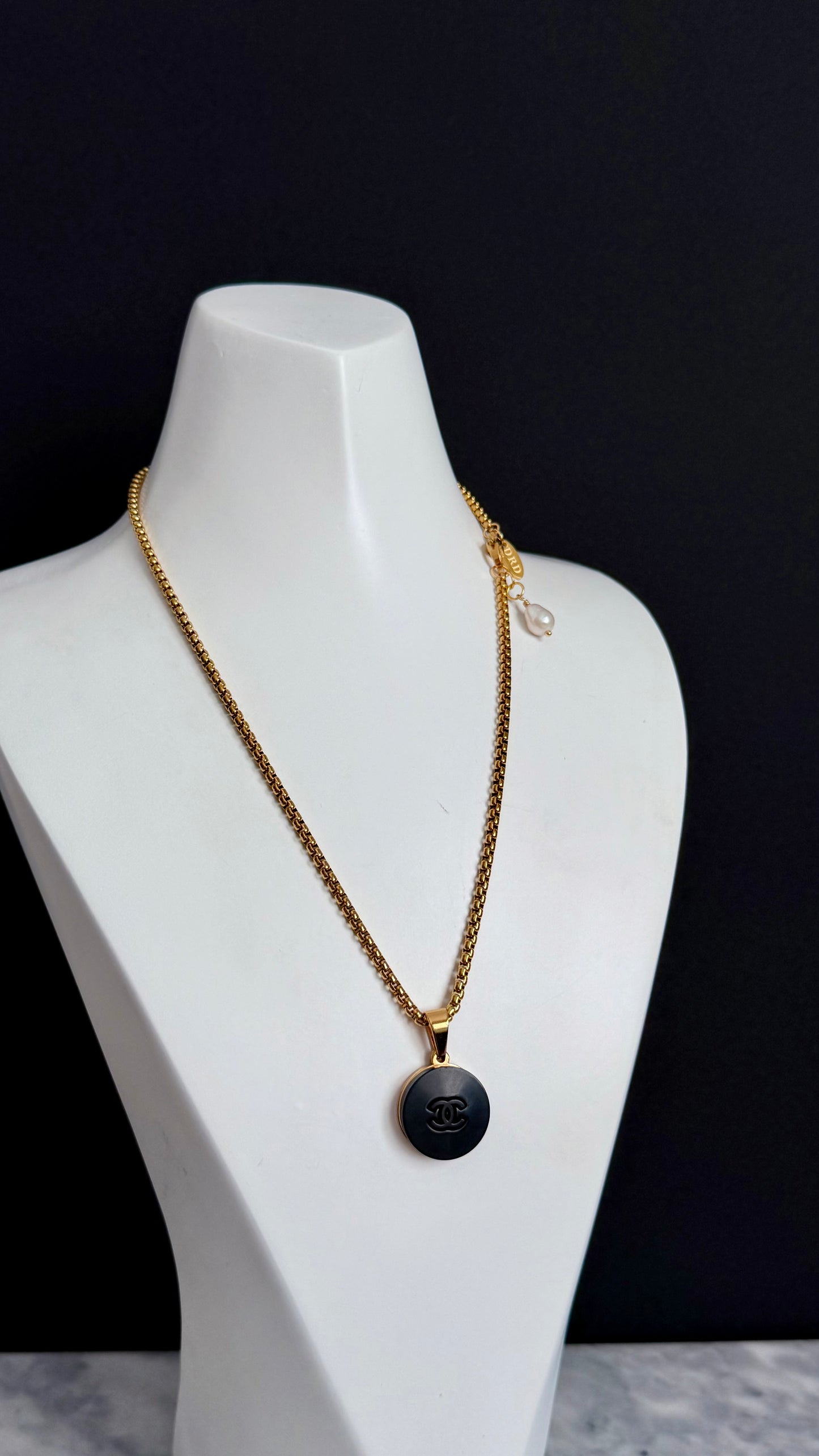 🖤 super rare reworked black button necklace