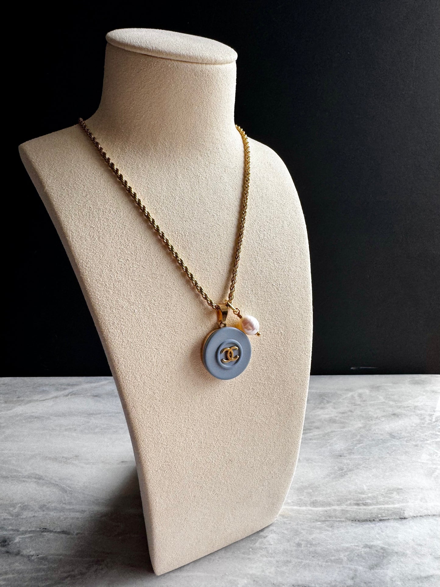 💙 EXTREMELY RARE reworked pastel blue button necklace