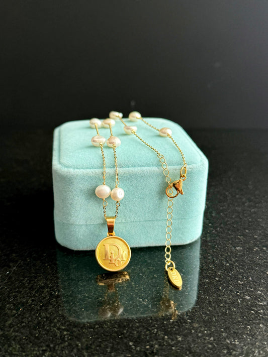 ✨ SMALL DELICATE PENDANT One of a kind delicate Authentic Reworked Vintage button necklace