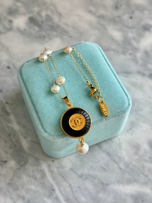 🖤 One of a kind delicate Extremely Rare Vintage Authentic Reworked button necklace