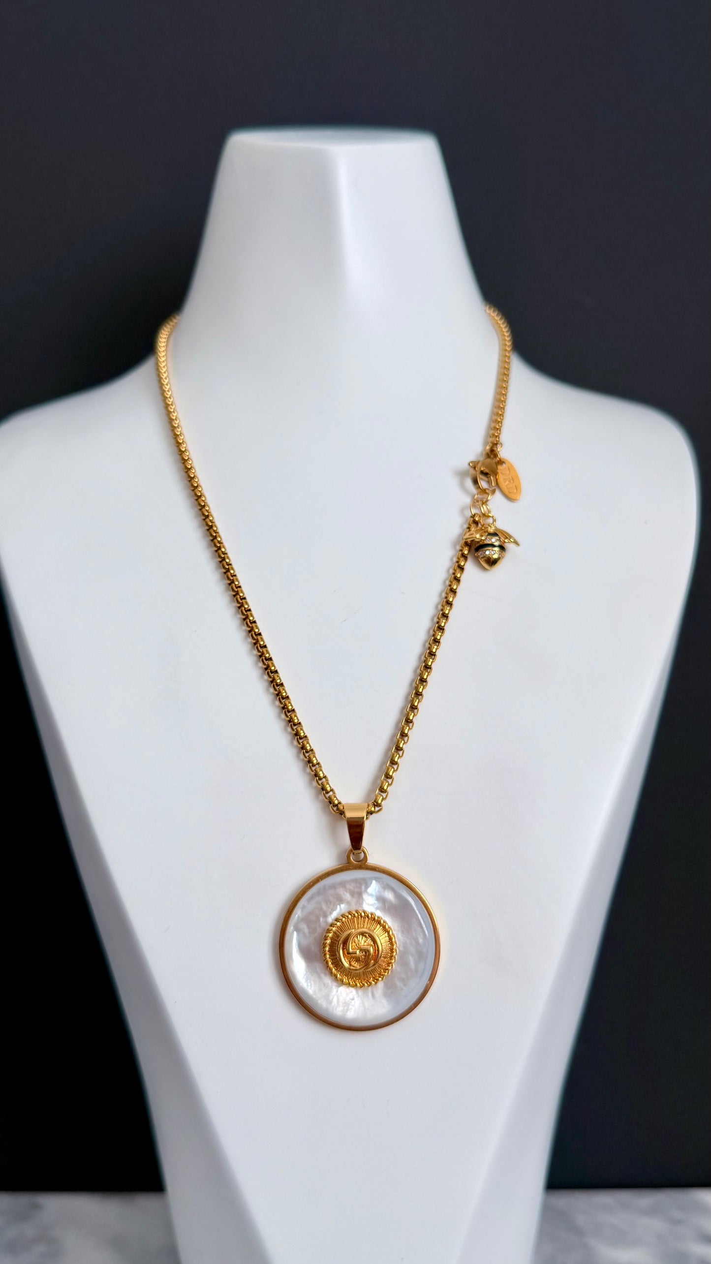 SUPER RARE Large MOTHER OF PEARL and Vintage Authentic reworked Gold GUCCI button Necklace ✨