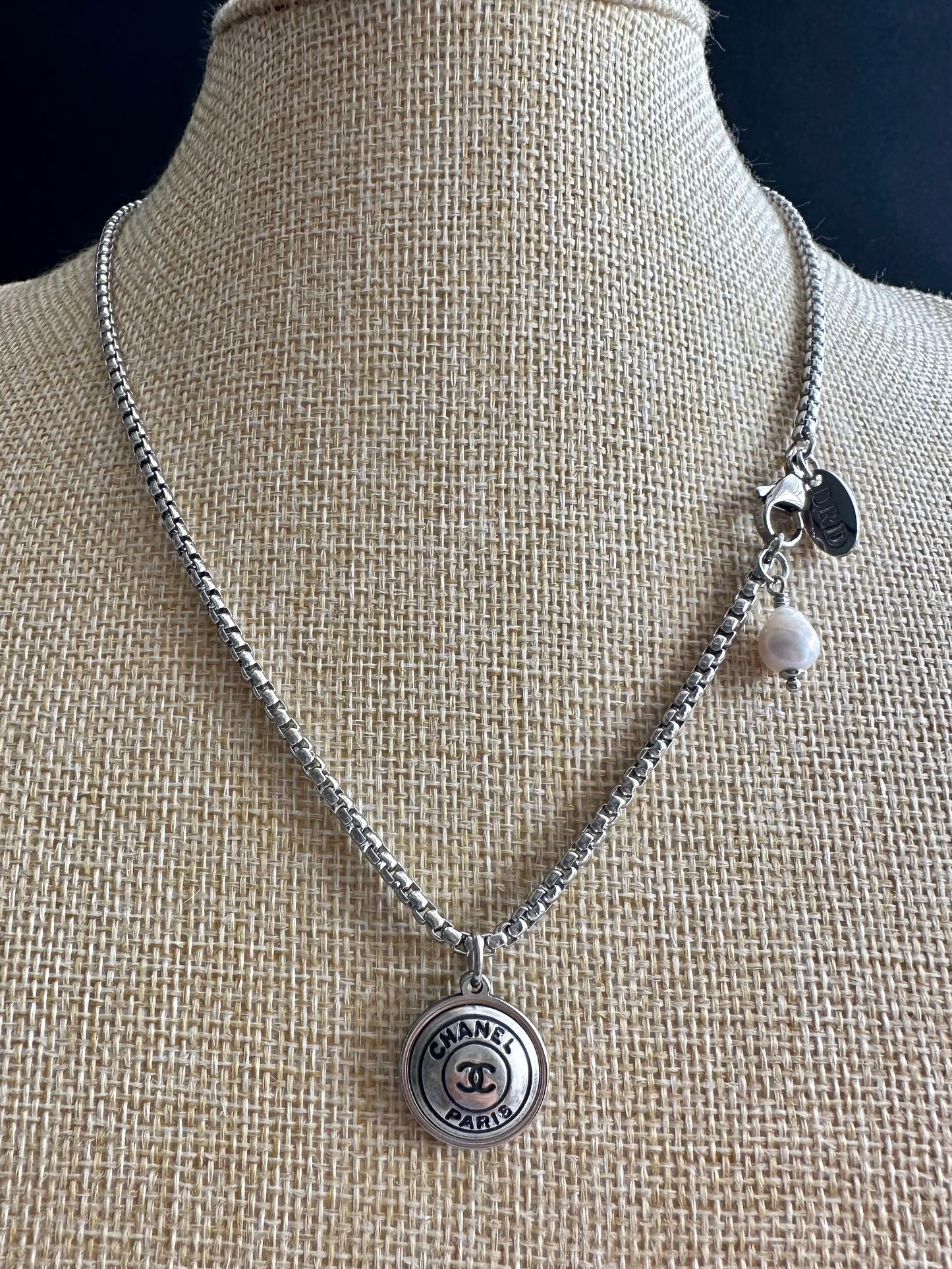 🖤 Authentic Reworked small silver Button Necklace