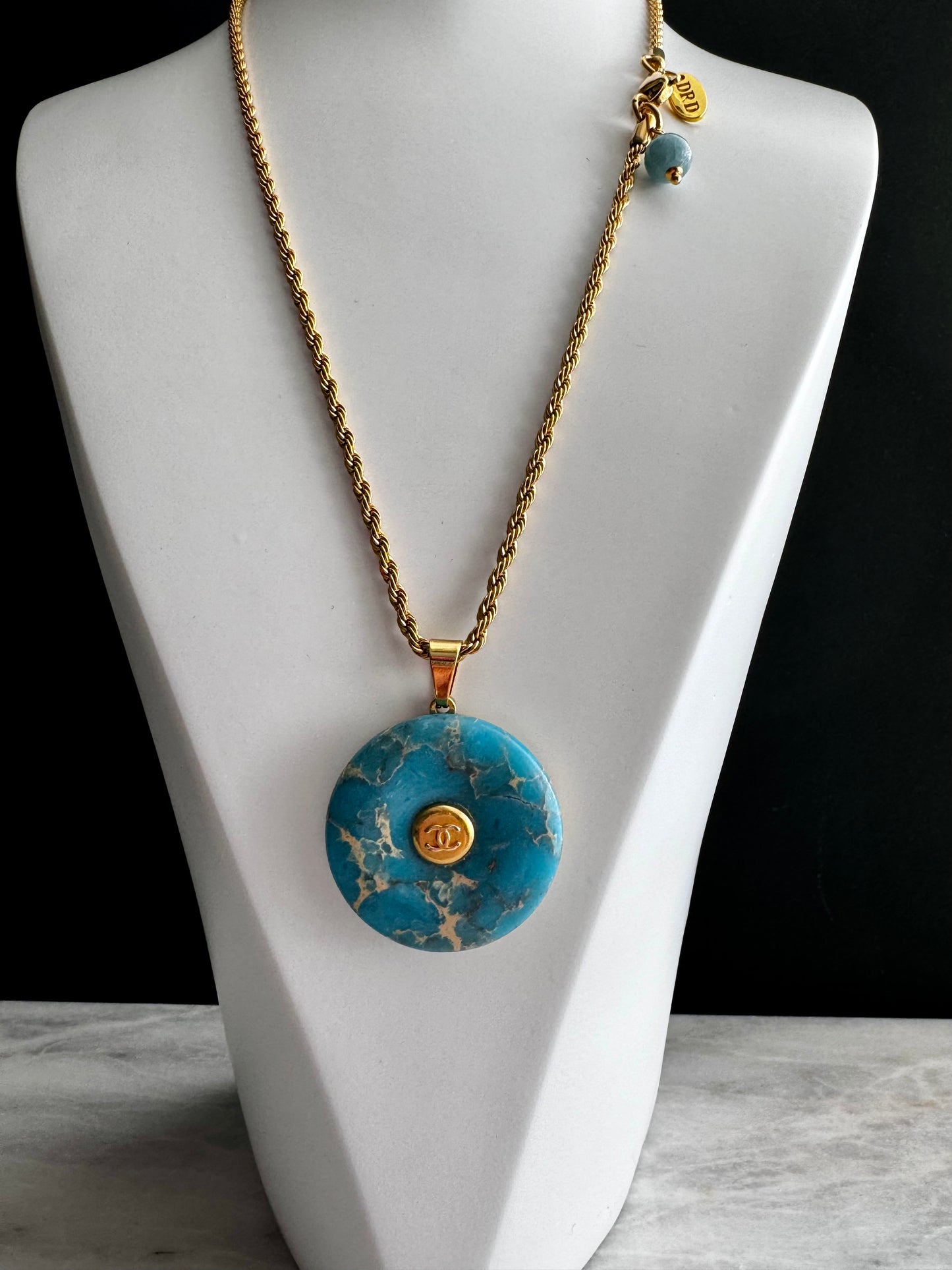 🩵 Vintage reworked button and blue veiny stone necklace