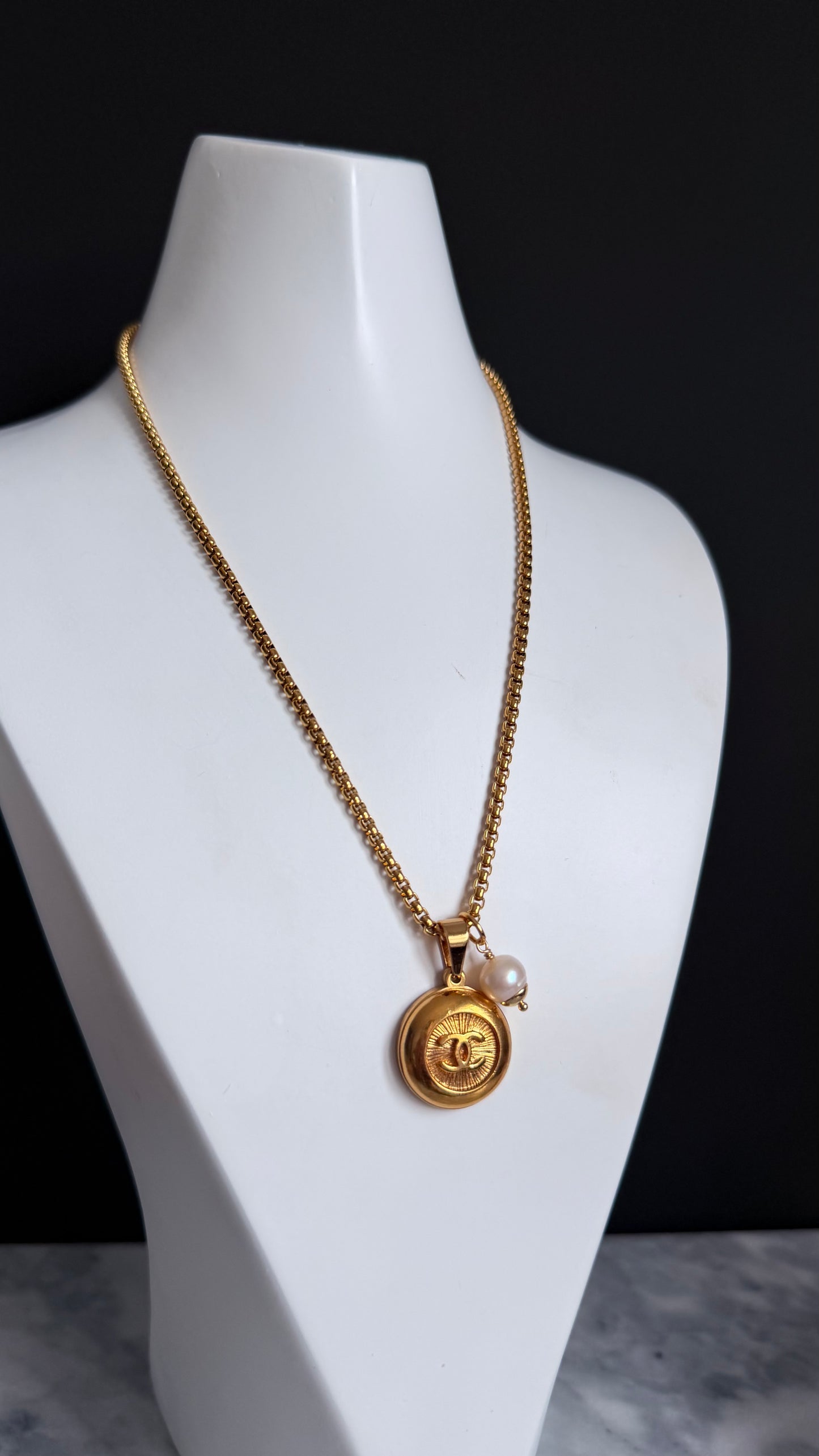 ✨ Extremely rare Authentic Reworked gold Button Necklace