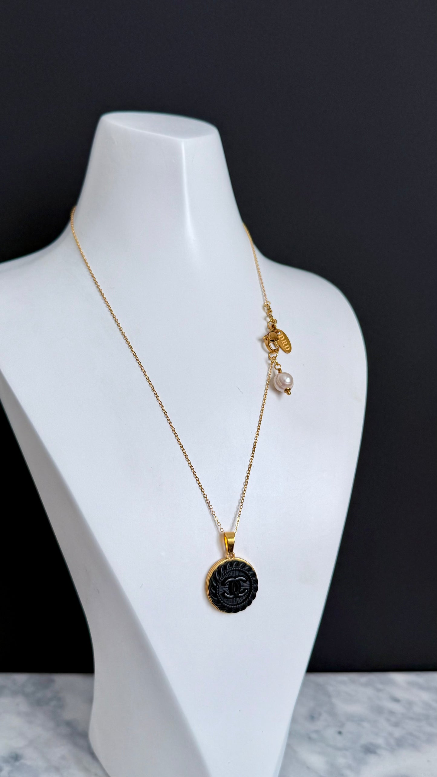 ✨RARE Vintage Authentic button Necklace