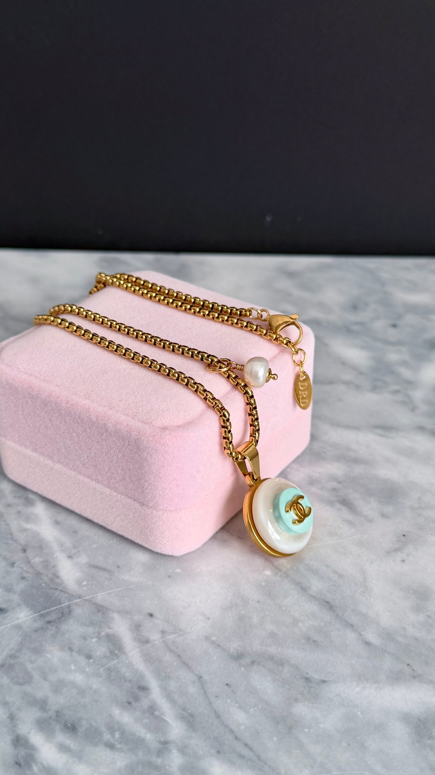 🩵 SUPER RARE MOTHER OF PEARL and Vintage Authentic reworked Gold button Necklace