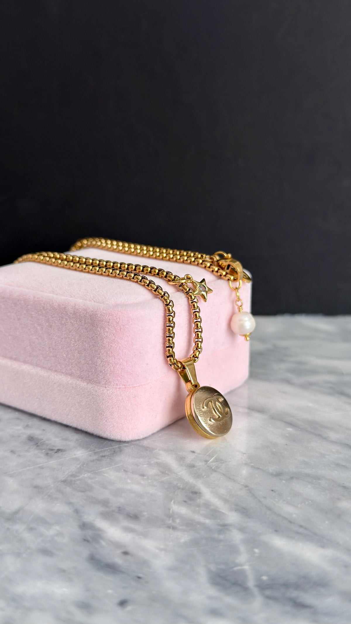 💖 Small Gold Authentic button necklace