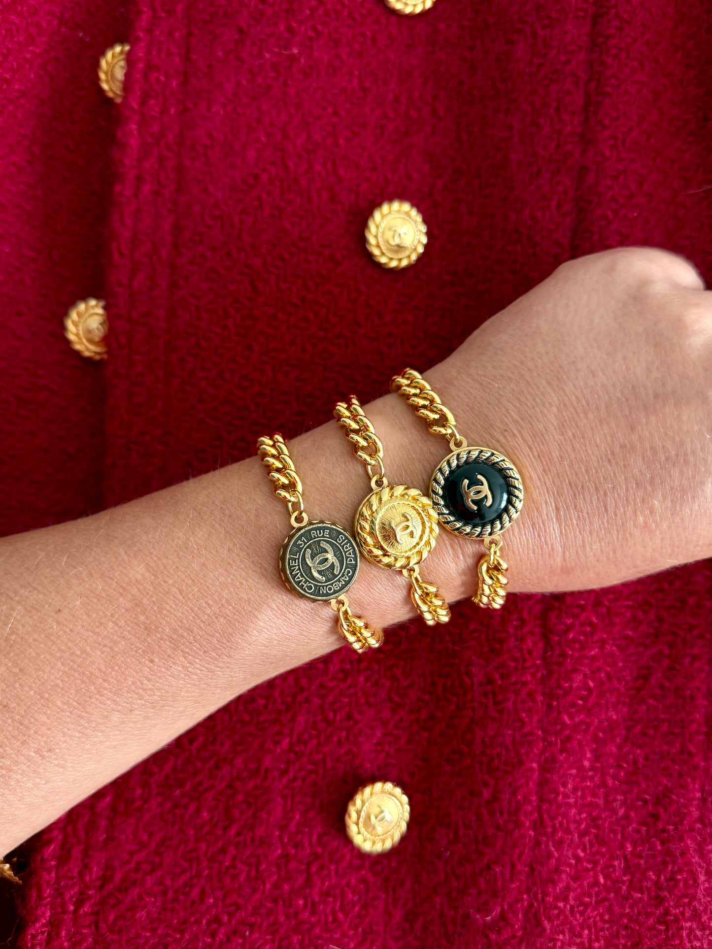 💛 Extremely rare Authentic Vintage Gold Reworked button bracelet