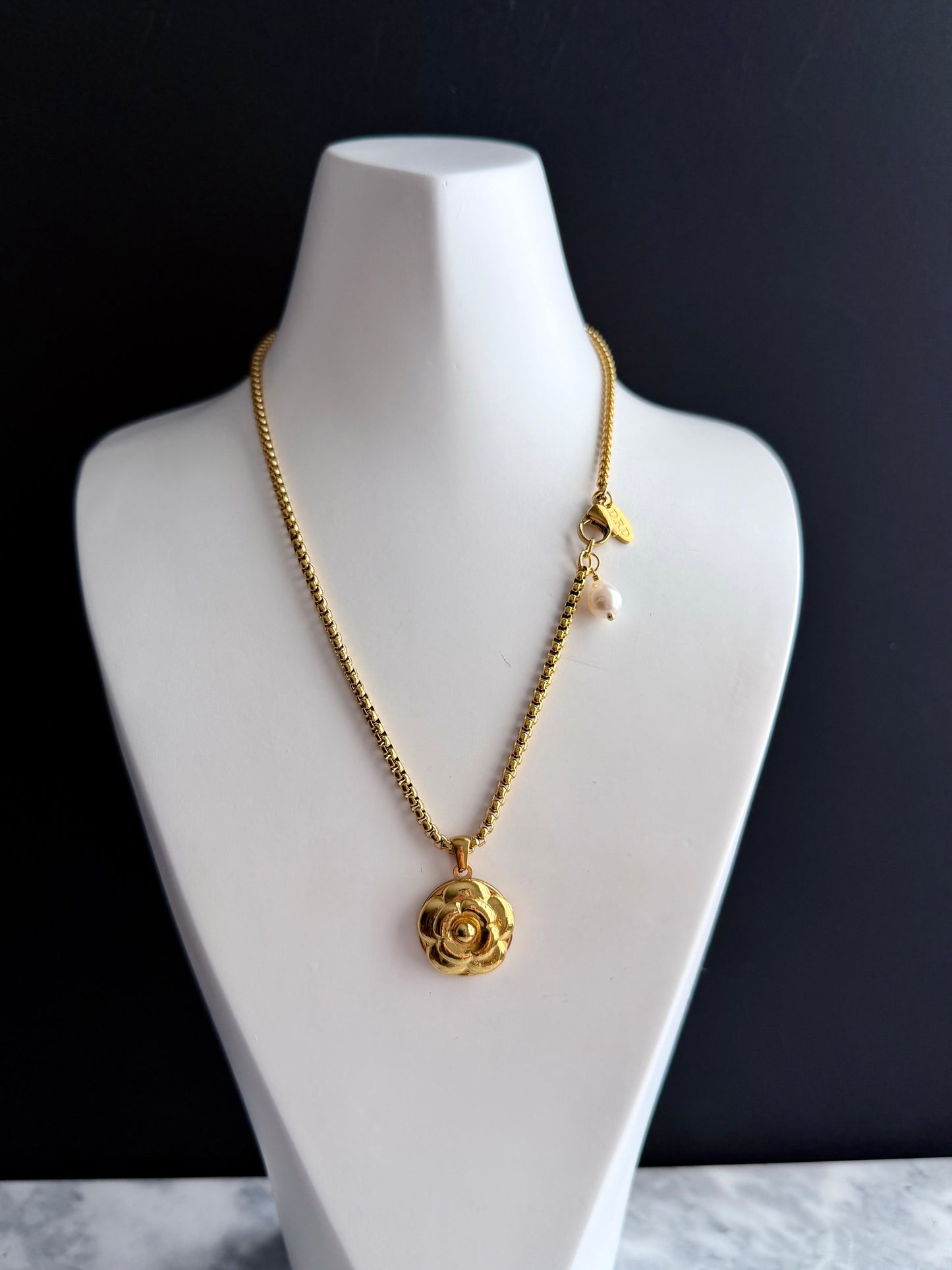 🌼 CAMELLIA 🌼 Extremely rare Vintage Authentic reworked Gold button Necklace - ONE OF A KIND