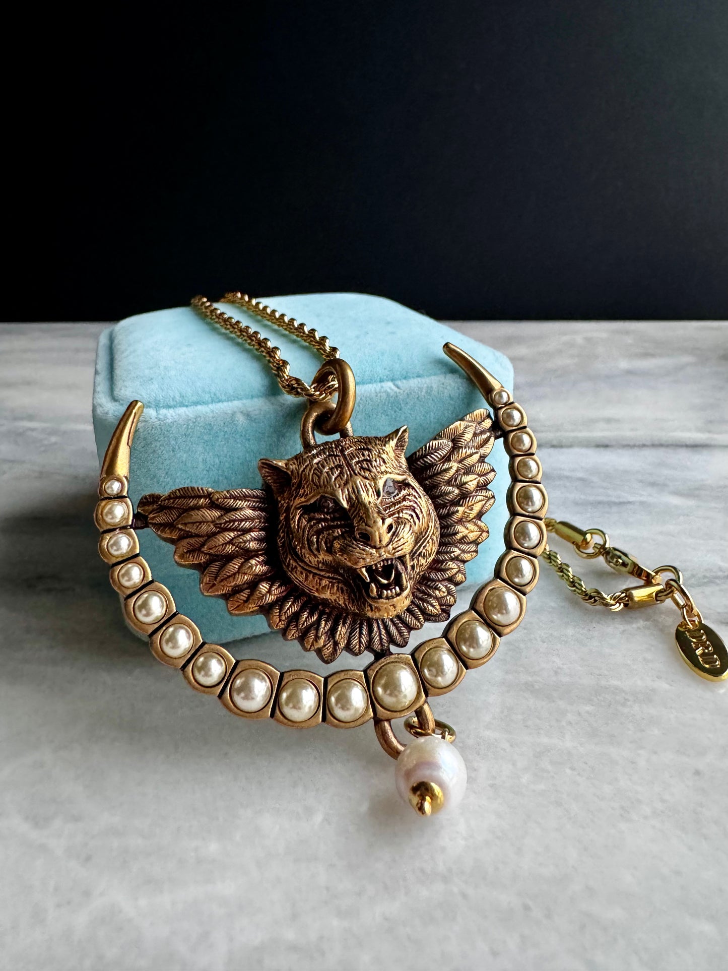 Vintage gold Gucci Tiger charm chain necklace • high quality