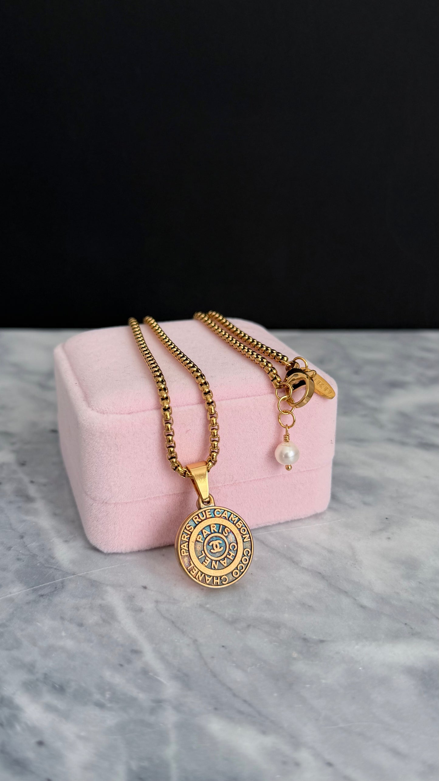 ✨Large Vintage gold Authentic reworked pendant Necklace