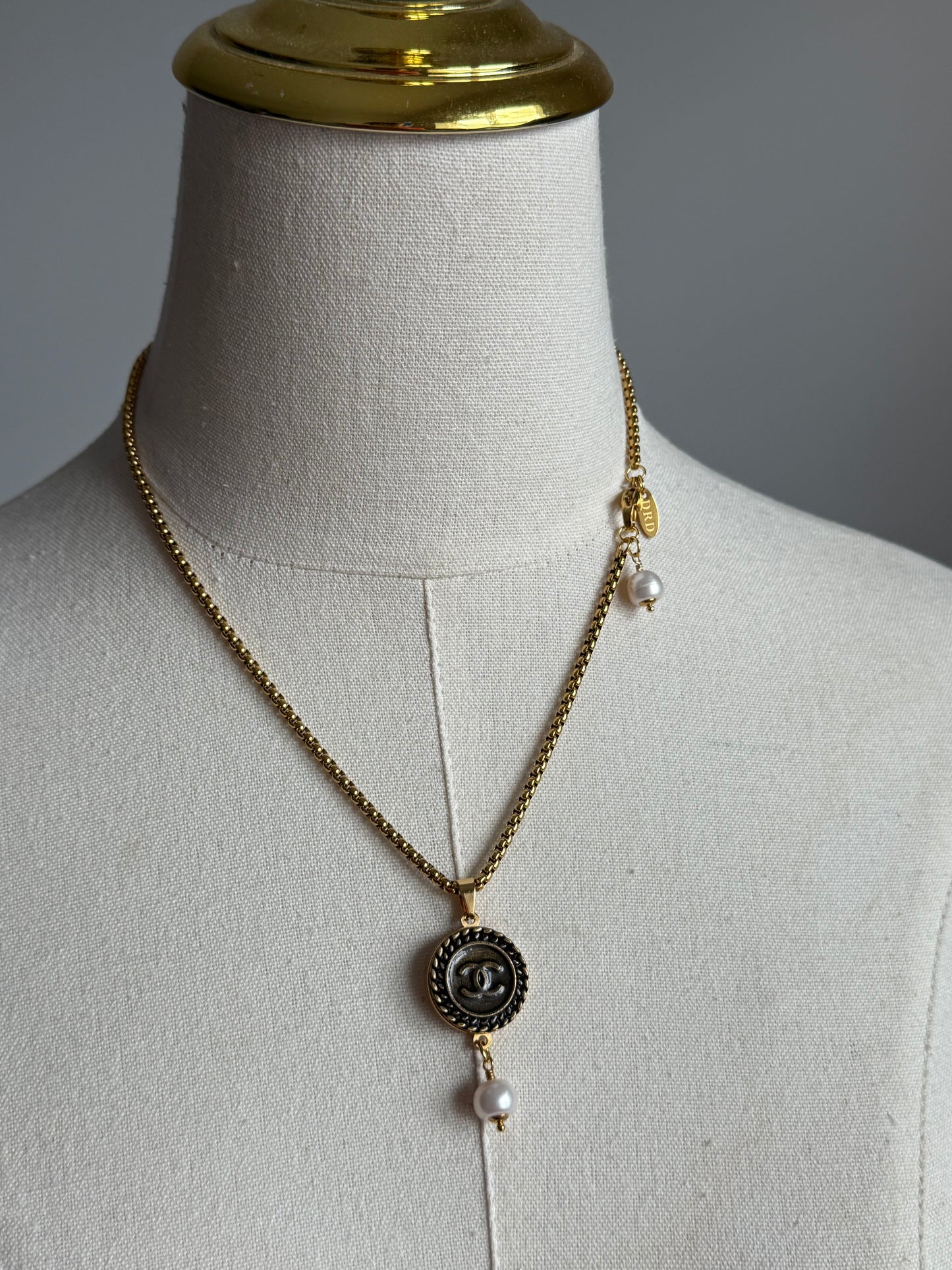 💛 Vintage Authentic reworked Antique Gold button Necklace