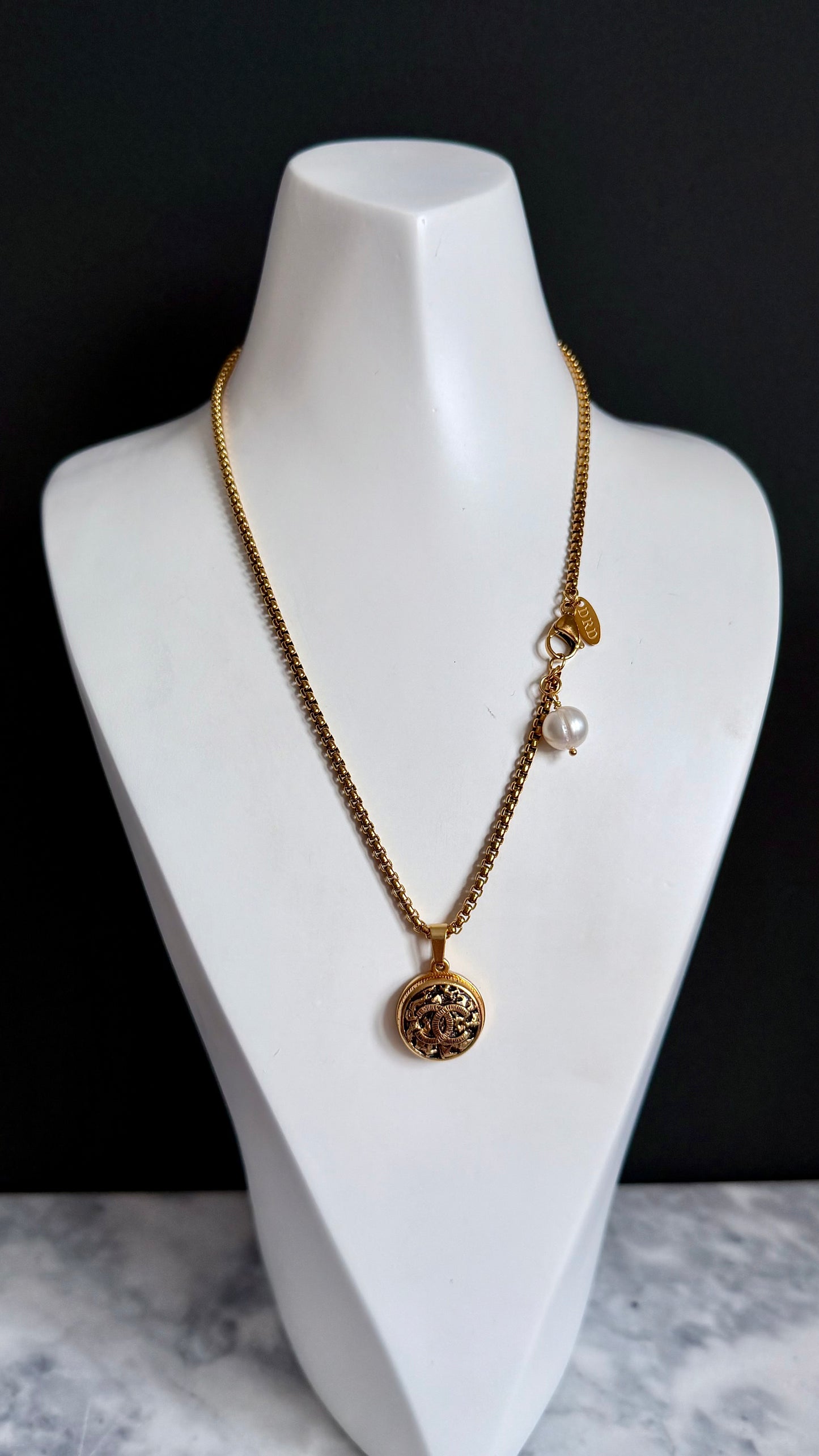 🖤 EXTREMELY RARE reworked button necklace