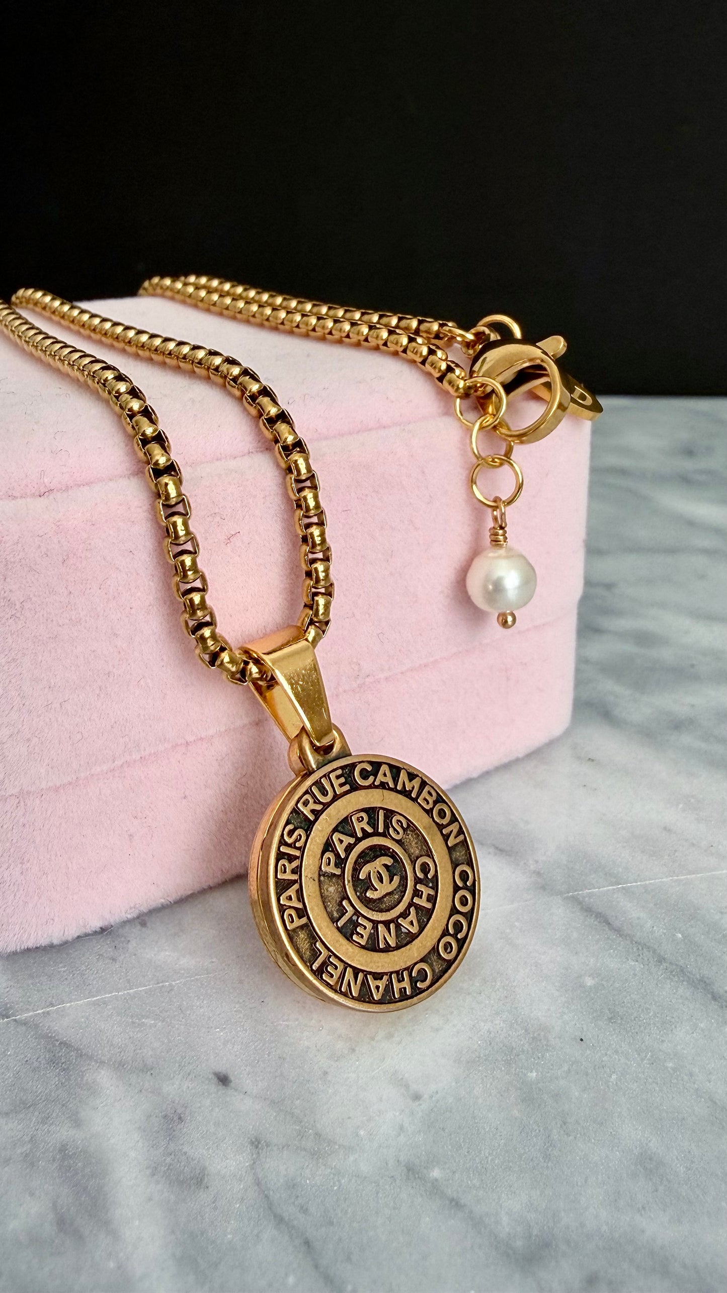 ✨Large Vintage gold Authentic reworked pendant Necklace
