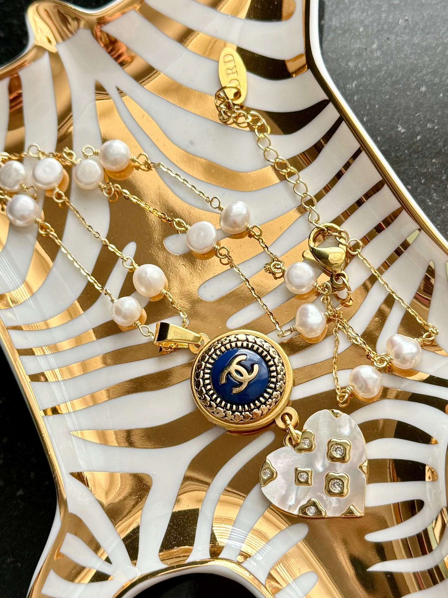 💙 One of a kind delicate Authentic Reworked button necklace