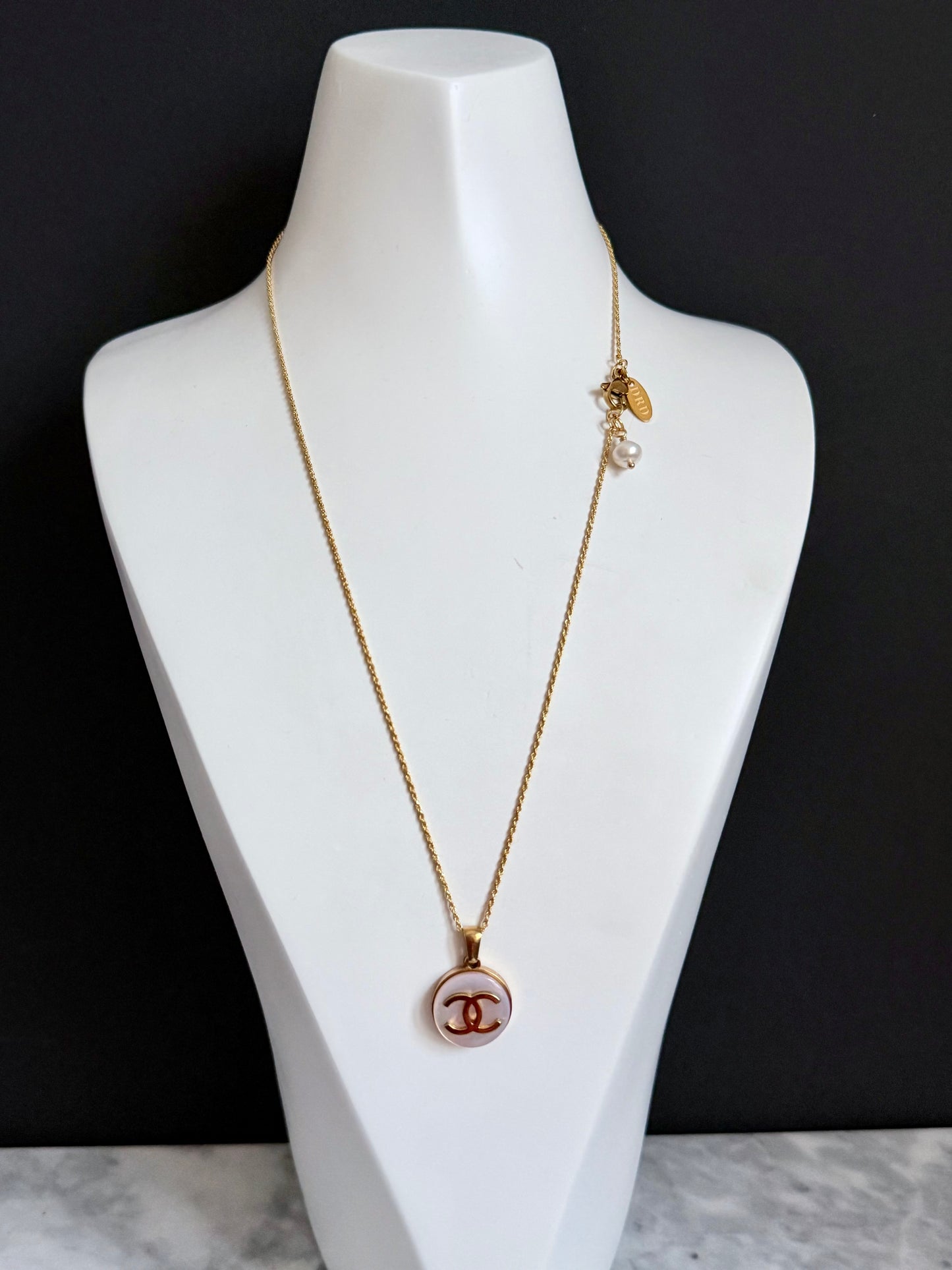 ✨RARE SMALL Vintage Authentic button Necklace