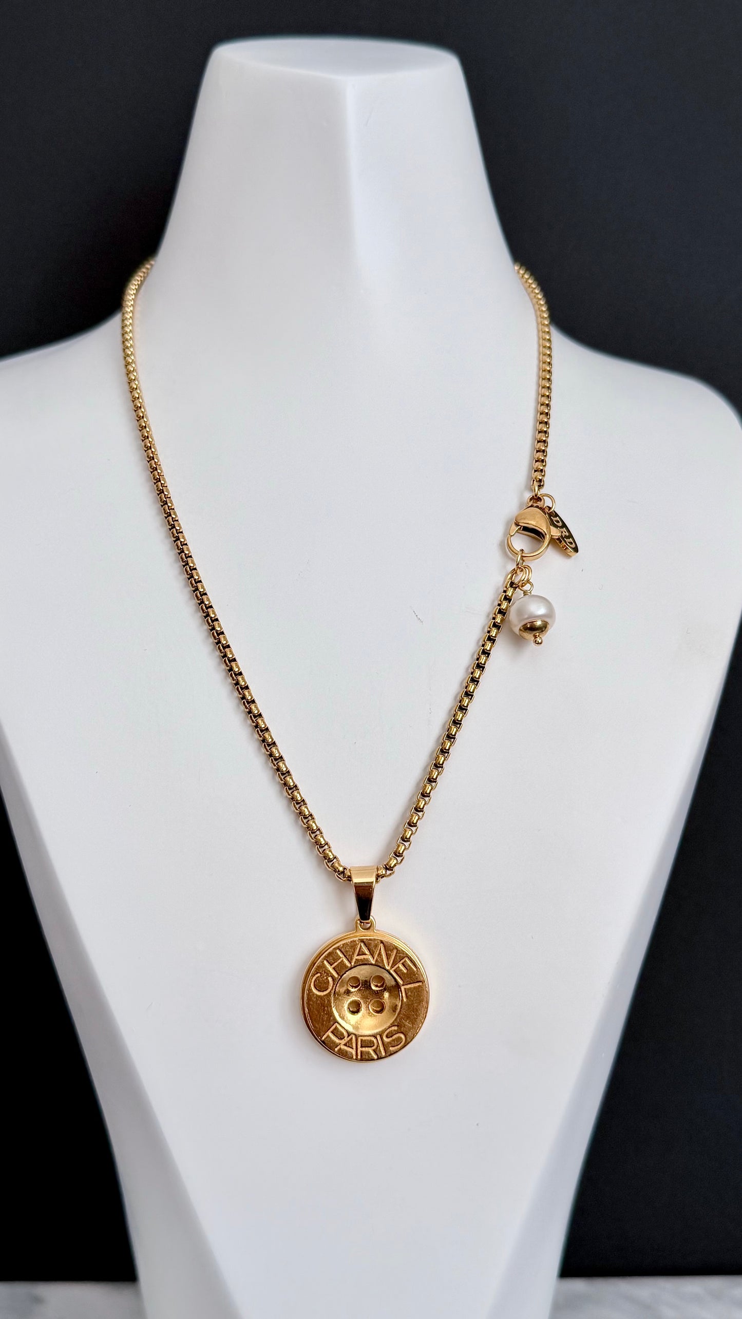 ✨Extremely rare Authentic Reworked gold Button Necklace