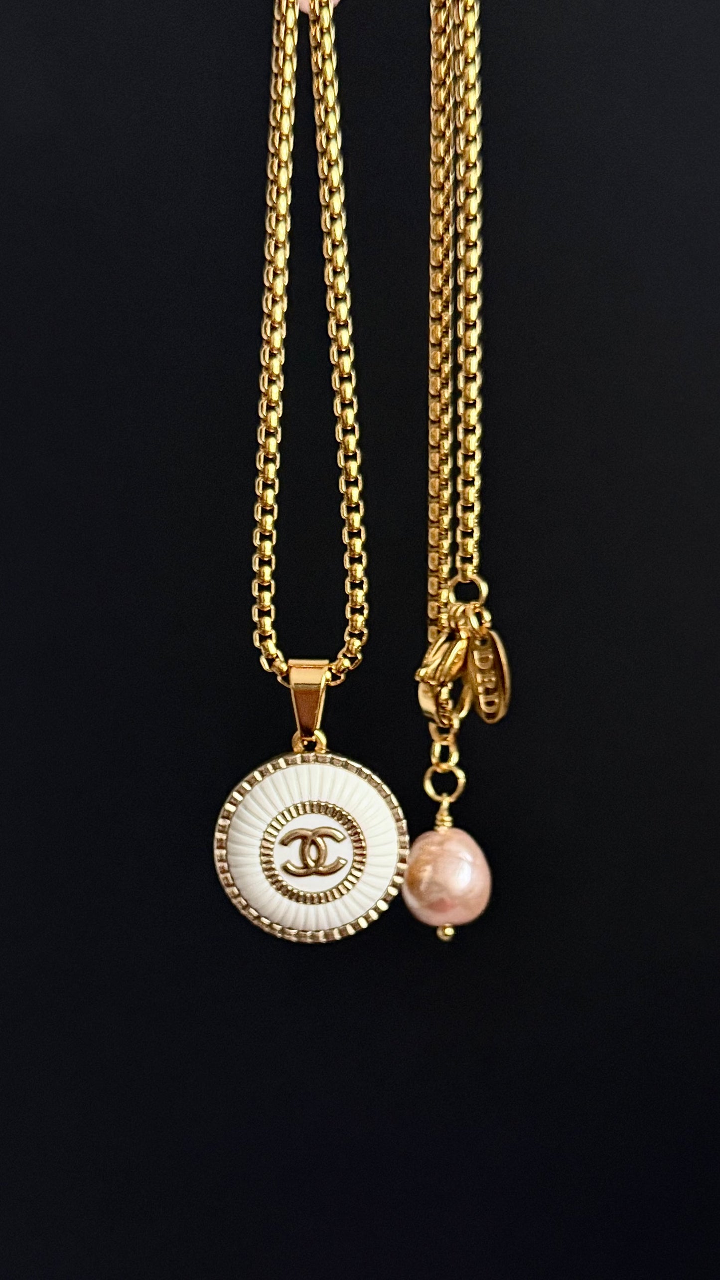 🤍 Large EXTREMELY RARE reworked button necklace